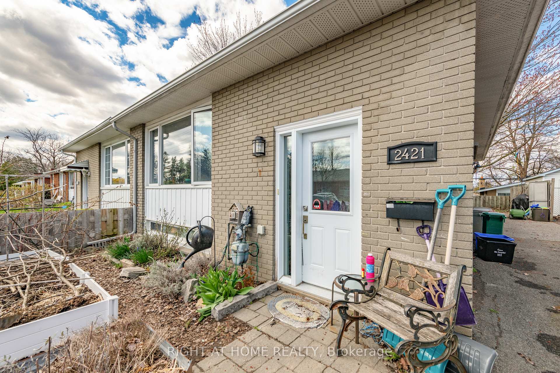 Photo 4 of 2421 Iris Street, Ottawa, Parkway Park — HOMEH