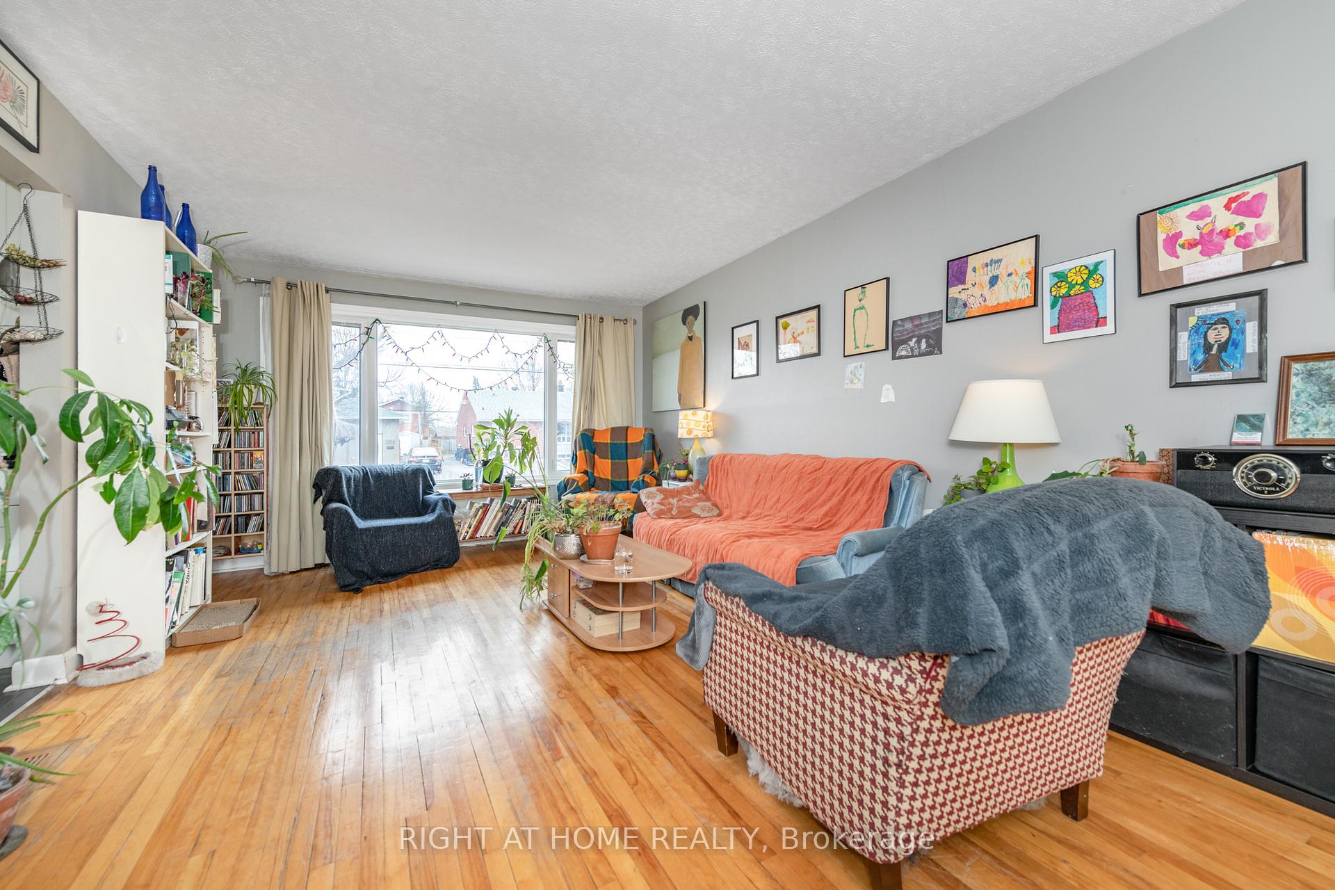 Photo 10 of 2421 Iris Street, Ottawa, Parkway Park — HOMEH