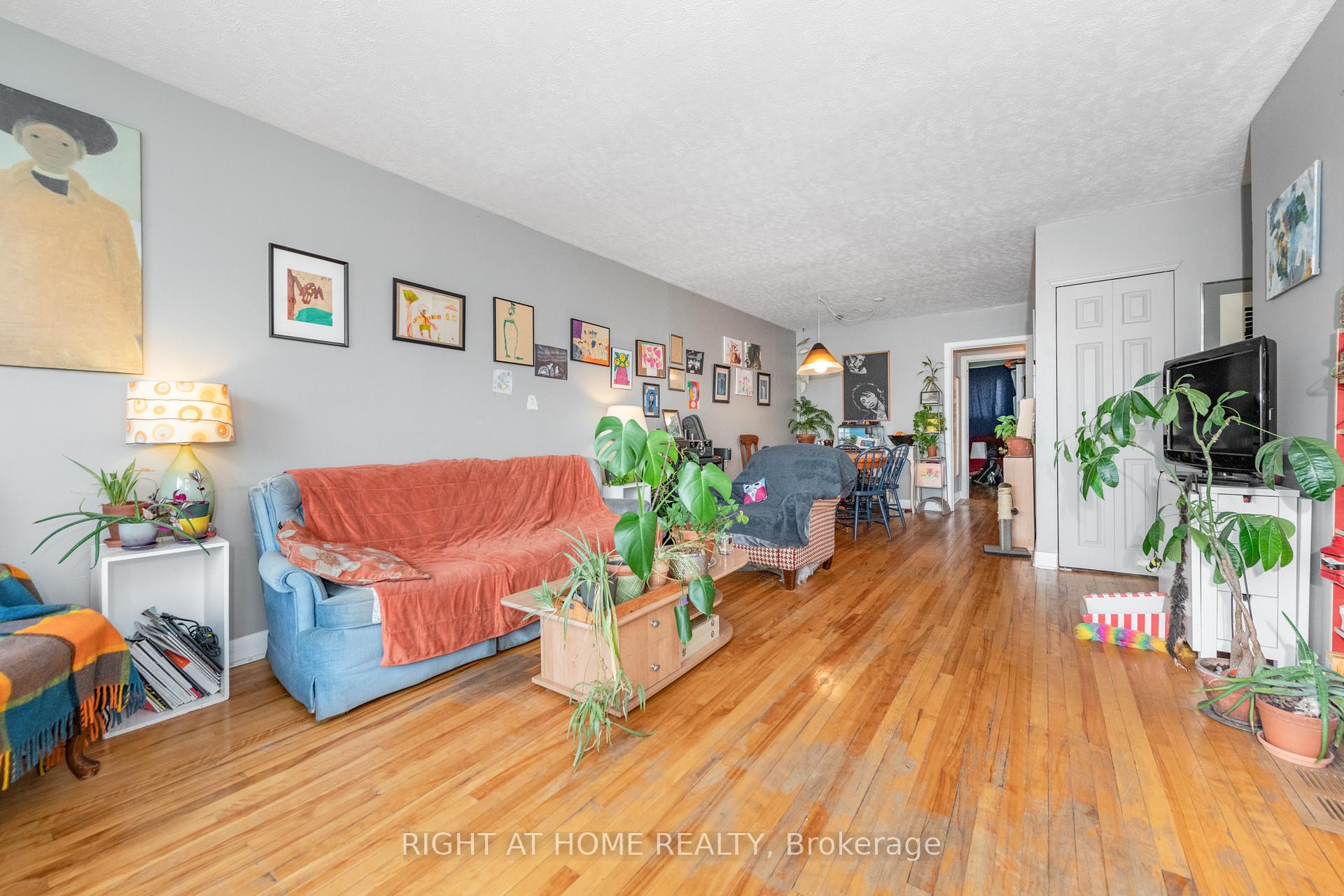 Photo 11 of 2421 Iris Street, Ottawa, Parkway Park — HOMEH