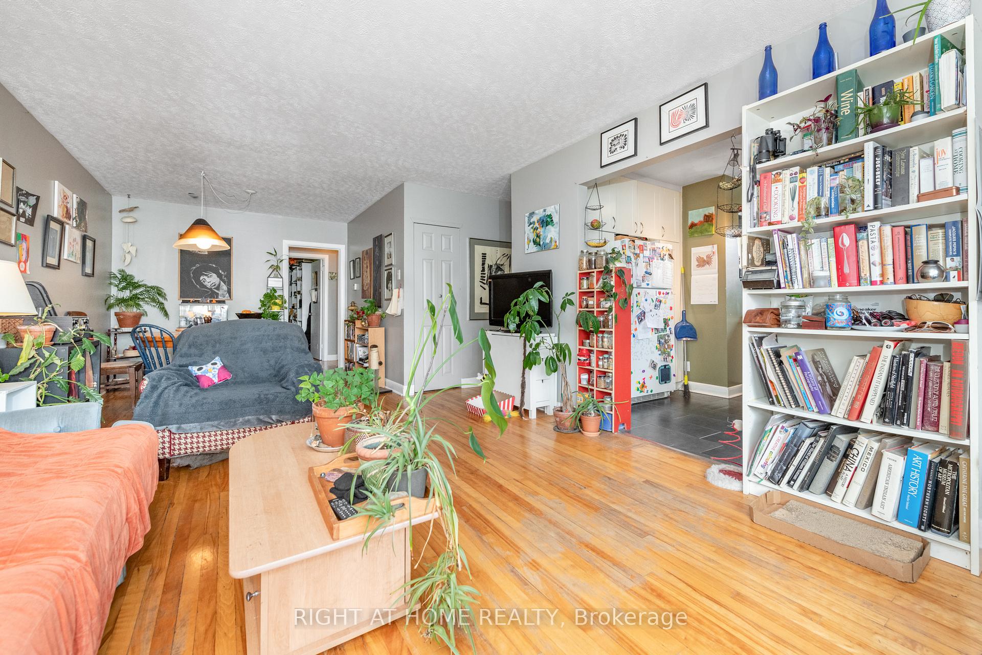 Photo 12 of 2421 Iris Street, Ottawa, Parkway Park — HOMEH