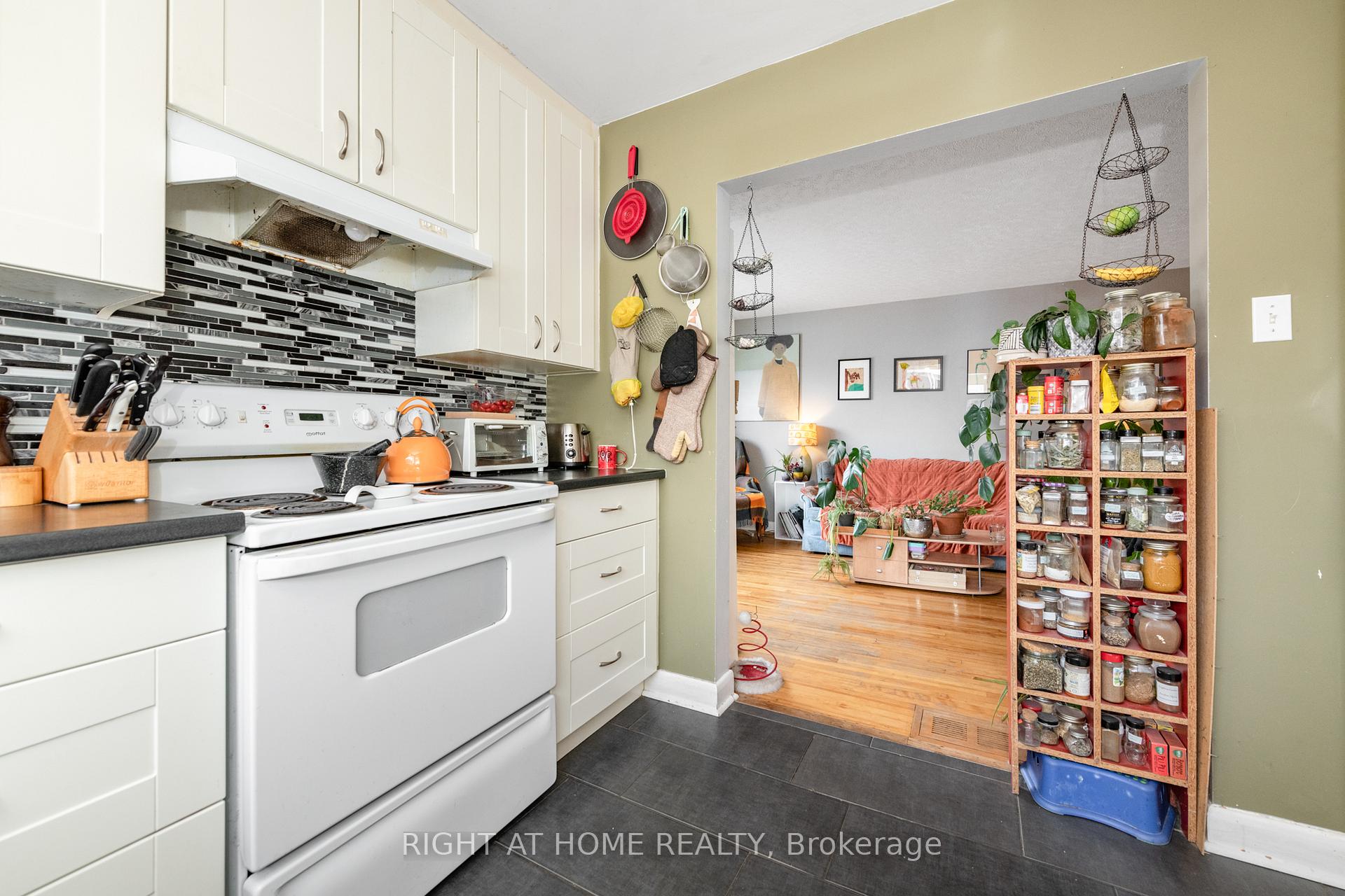Photo 14 of 2421 Iris Street, Ottawa, Parkway Park — HOMEH