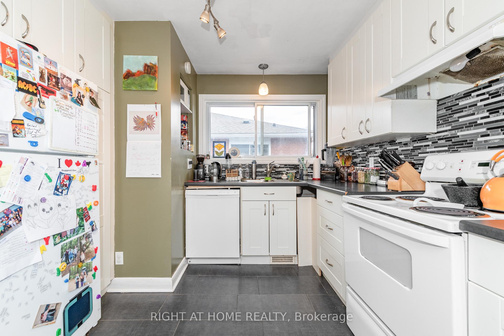 Photo 17 of 2421 Iris Street, Ottawa, Parkway Park — HOMEH