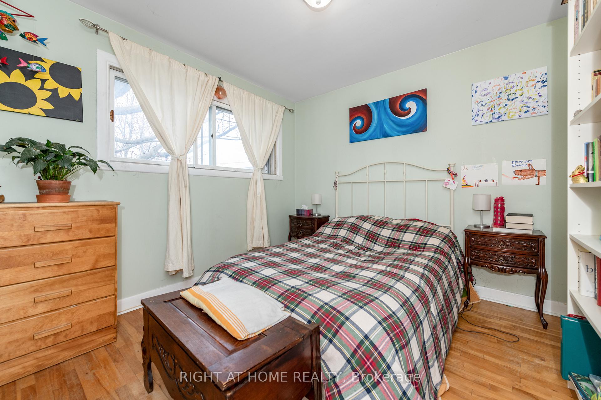 Photo 21 of 2421 Iris Street, Ottawa, Parkway Park — HOMEH