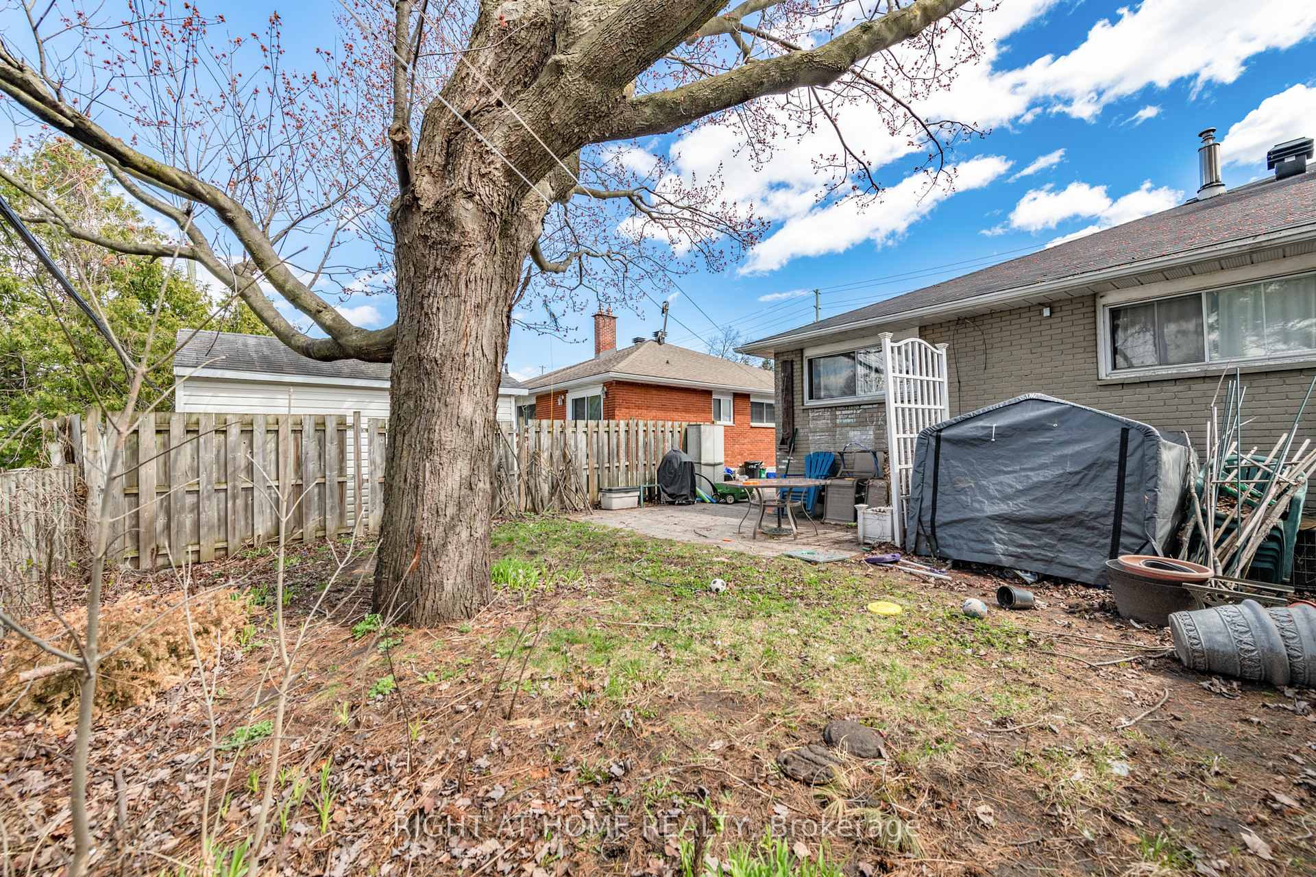 Photo 36 of 2421 Iris Street, Ottawa, Parkway Park — HOMEH