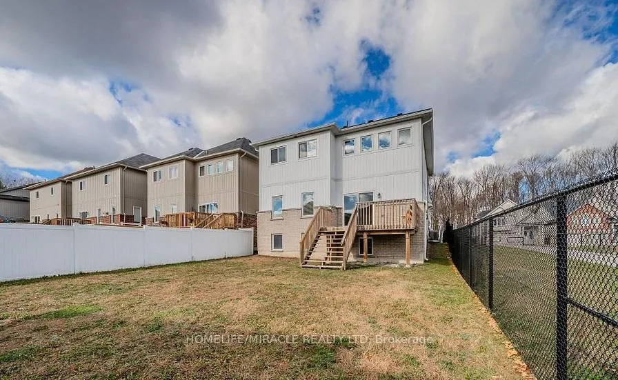 Photo 2 of 242 Diana Drive, Orillia — HOMEH