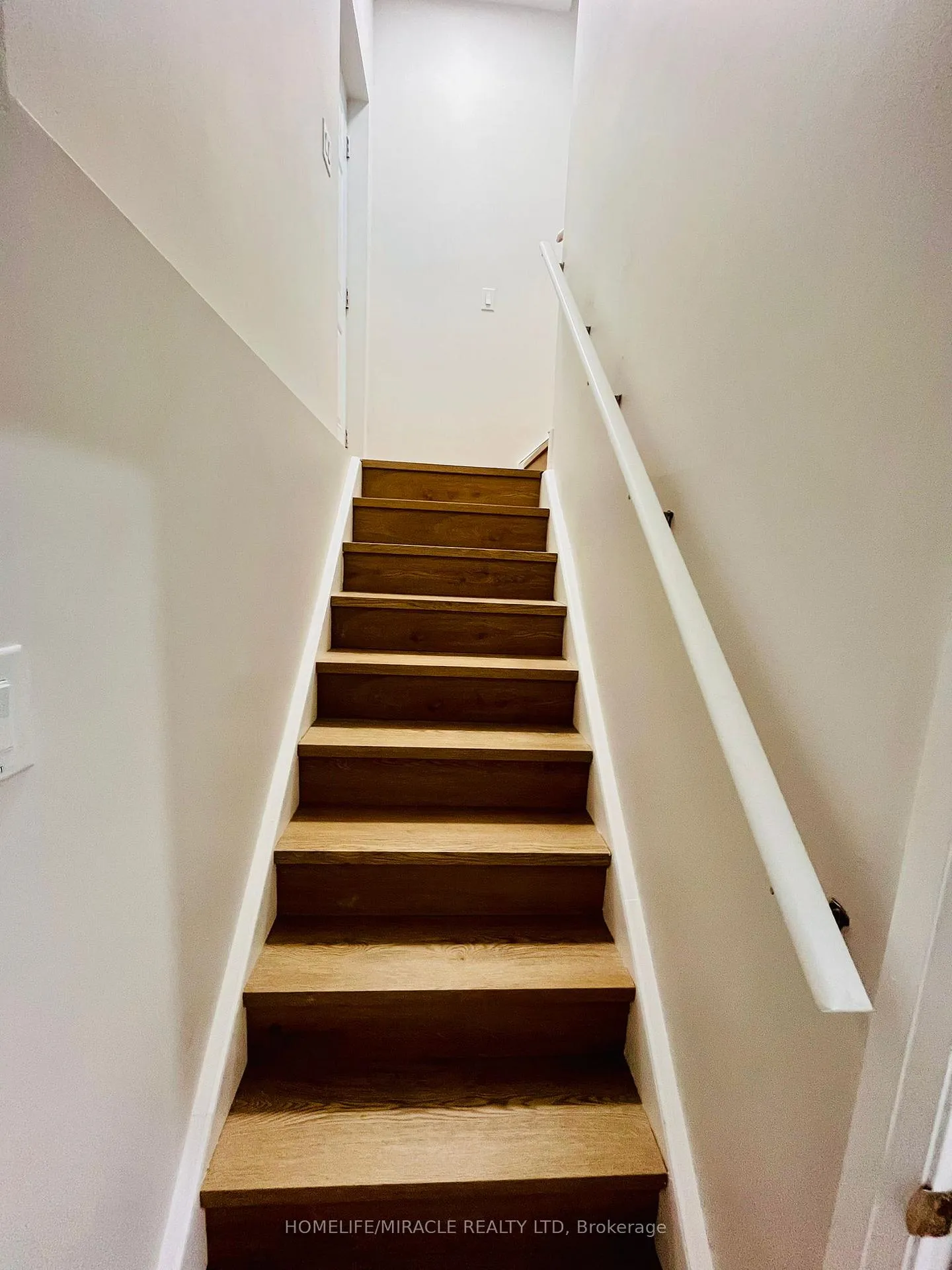 Photo 3 of 242 Diana Drive, Orillia — HOMEH