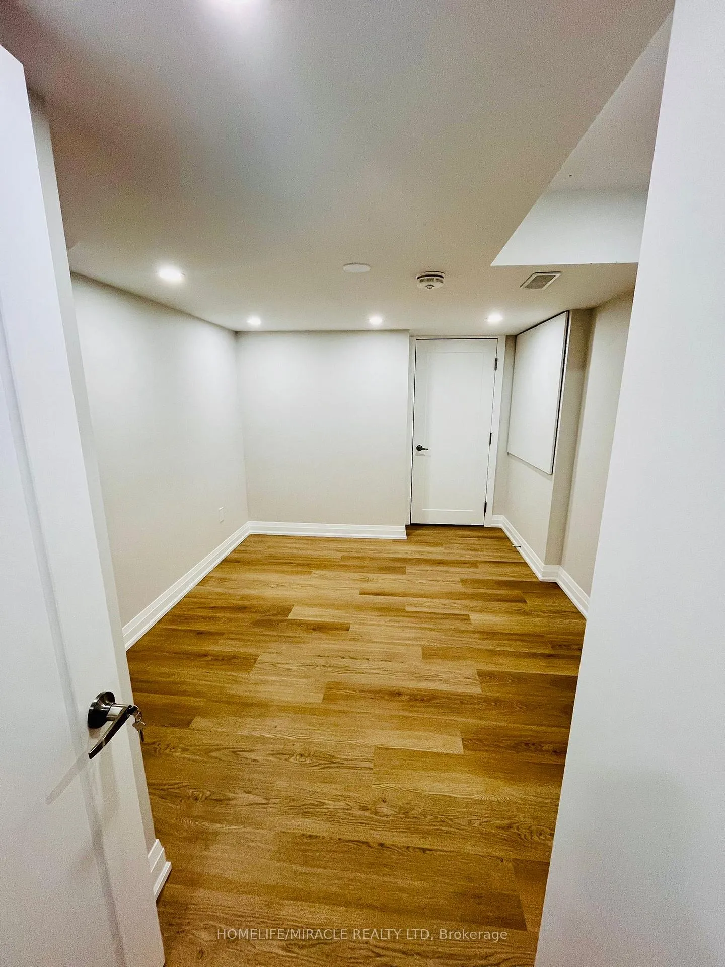 Photo 5 of 242 Diana Drive, Orillia — HOMEH