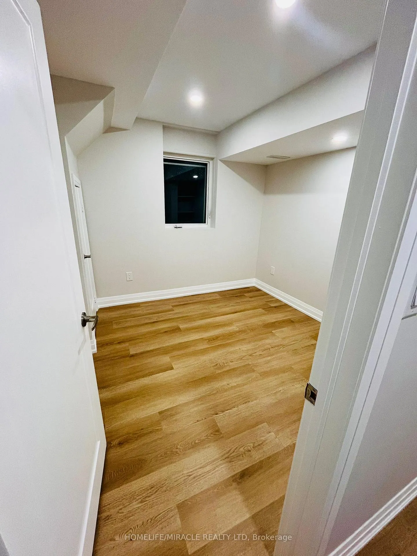 Photo 7 of 242 Diana Drive, Orillia — HOMEH