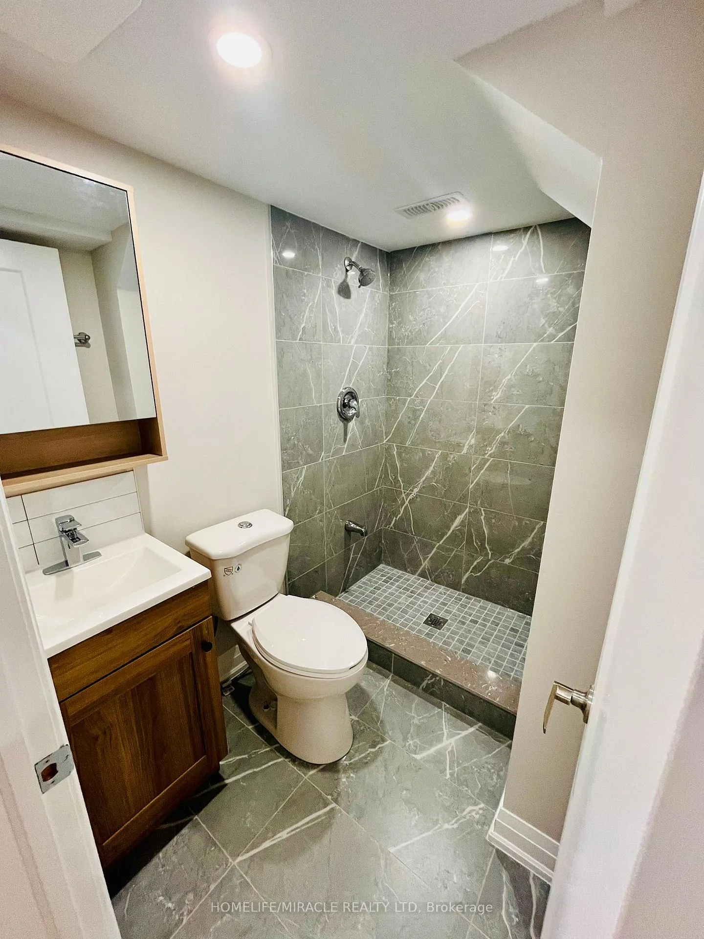 Photo 11 of 242 Diana Drive, Orillia — HOMEH