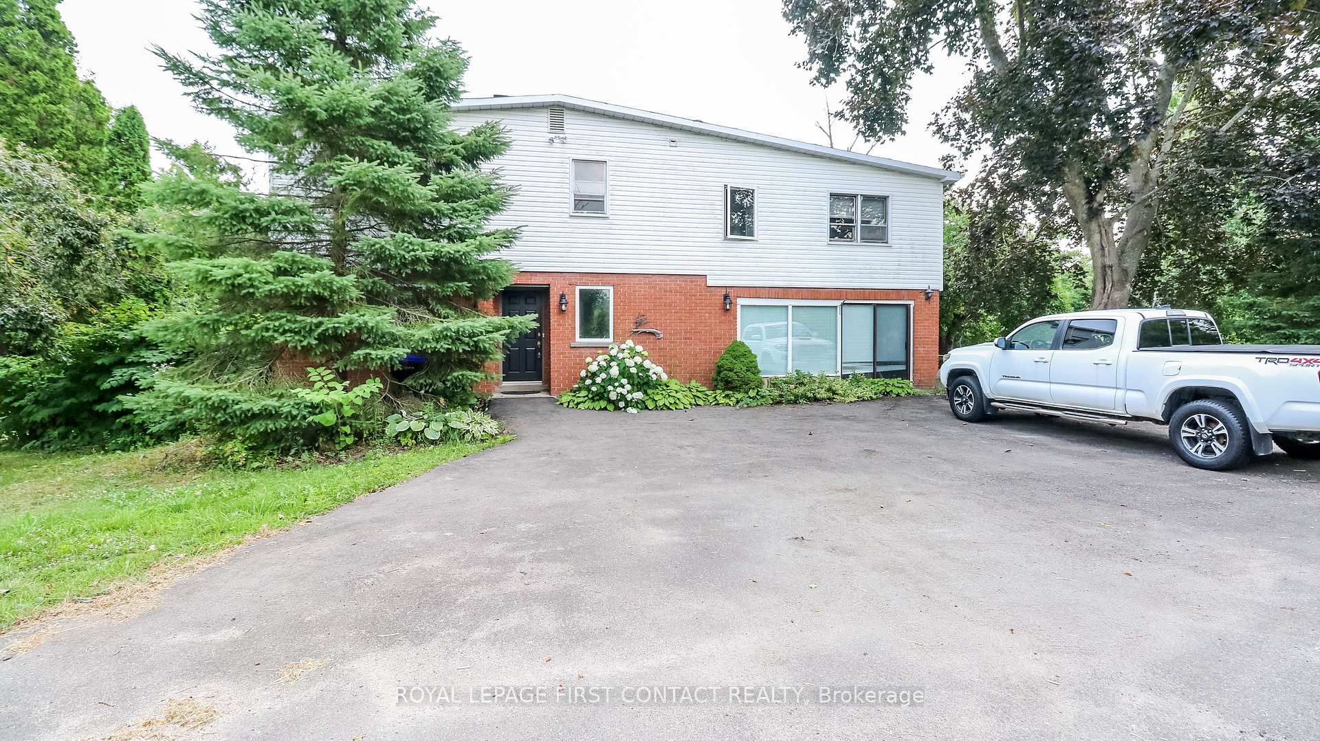 Photo 3 of 953 Ridge Road W, Oro-Medonte, Rural Oro-Medonte — HOMEH