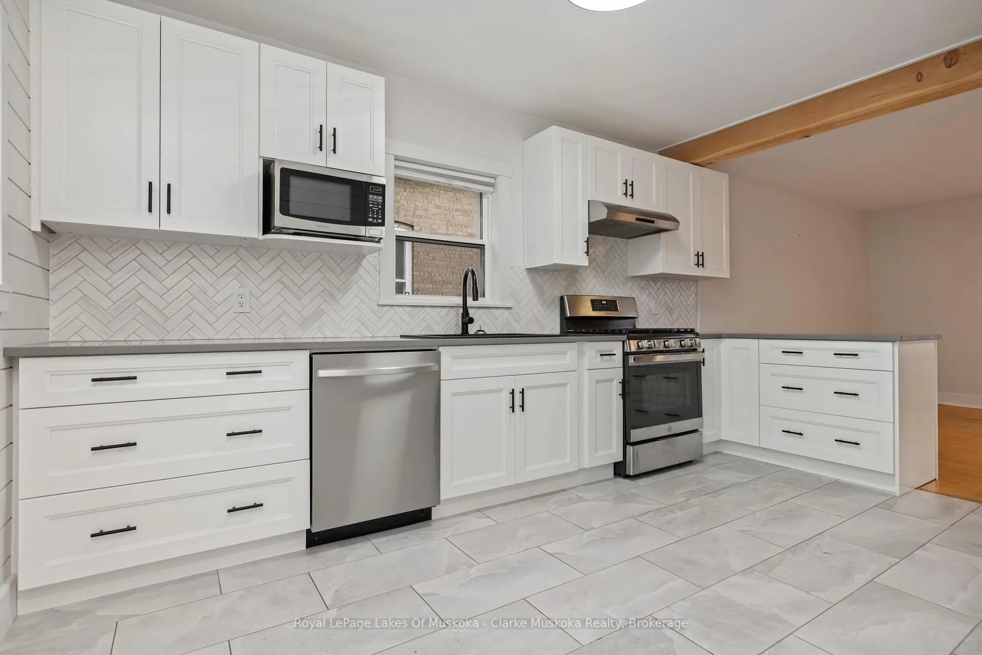 Photo 10 of 57 Cascade Street, Parry Sound — HOMEH