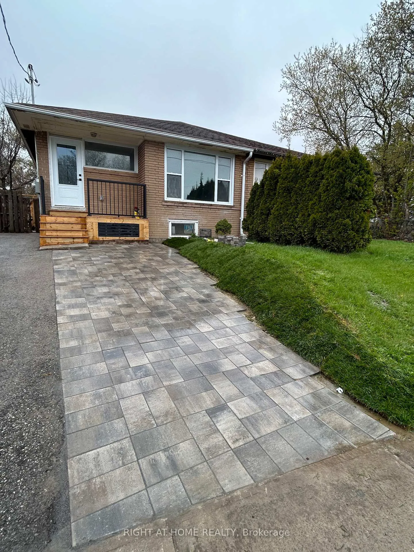 Front of Unit MAIN, 87 Walter Avenue