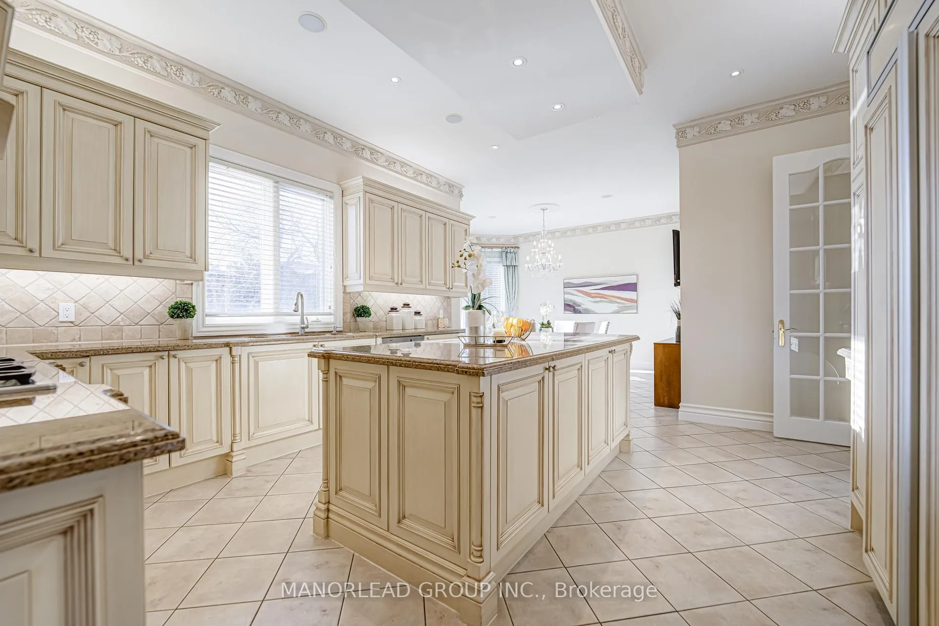 Photo 11 of 87 Arnold Avenue, Vaughan, Crestwood-Springfarm-Yorkhill — HOMEH
