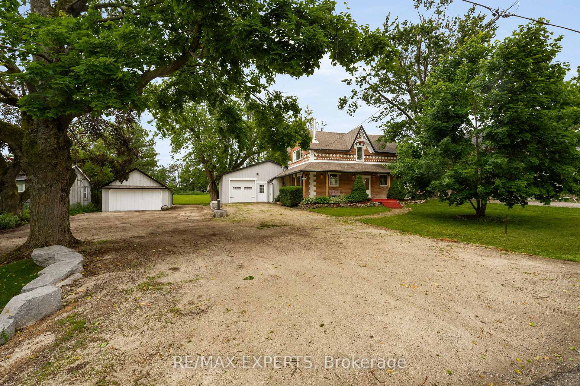 Front of 598320 2nd Line W