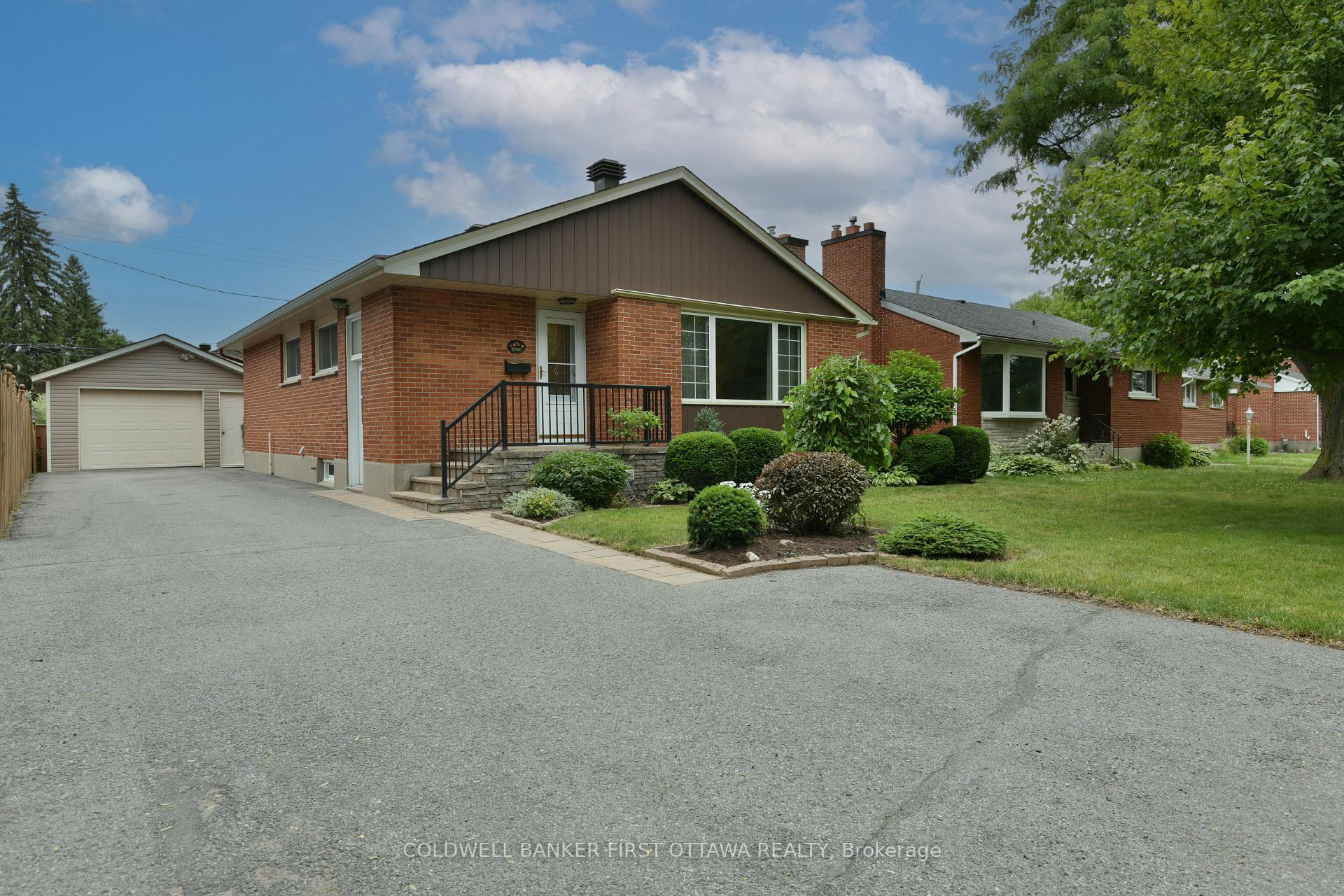 Photo 1 of 2366 Drury Lane, Ottawa, Parkway Park — HOMEH