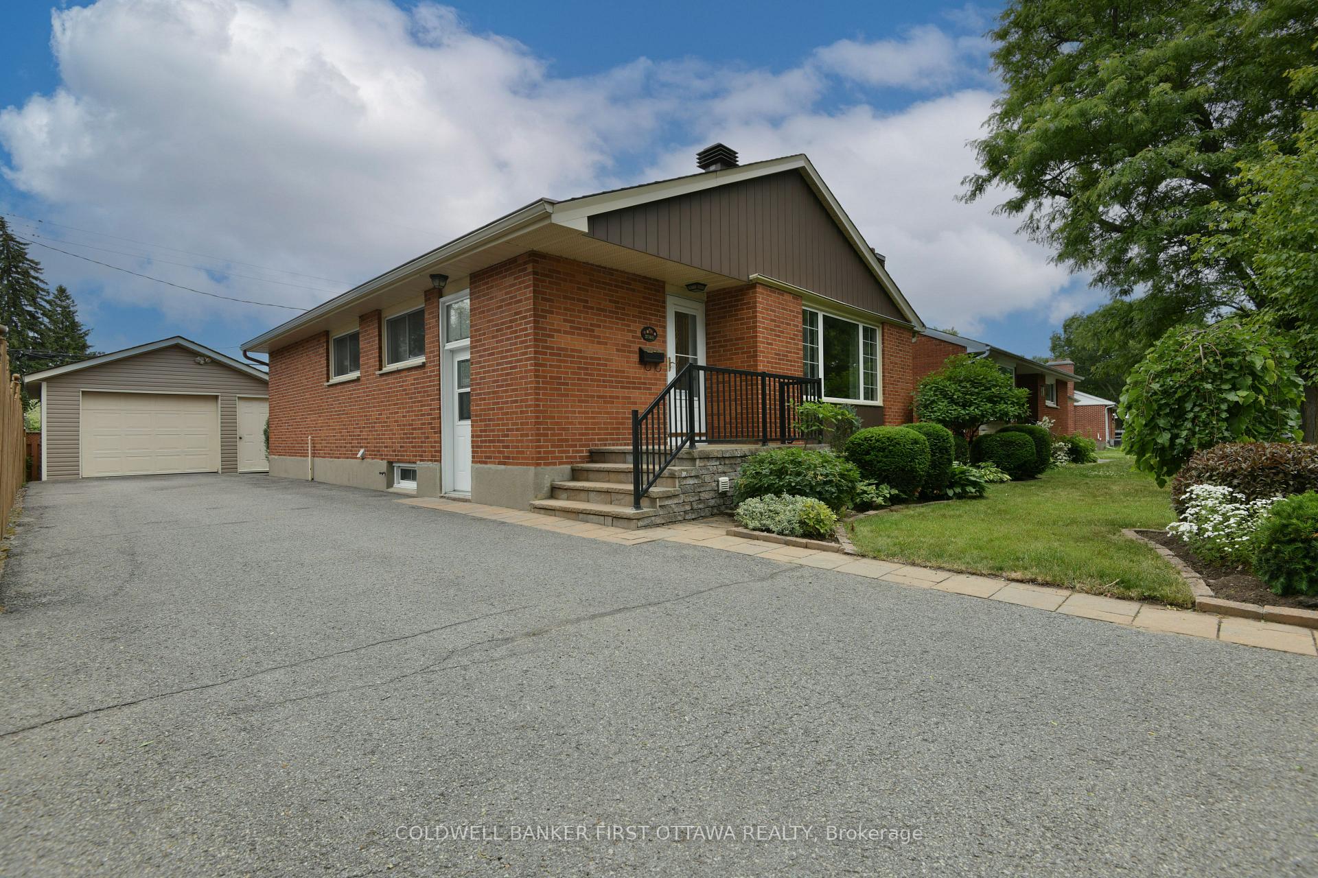 Photo 2 of 2366 Drury Lane, Ottawa, Parkway Park — HOMEH