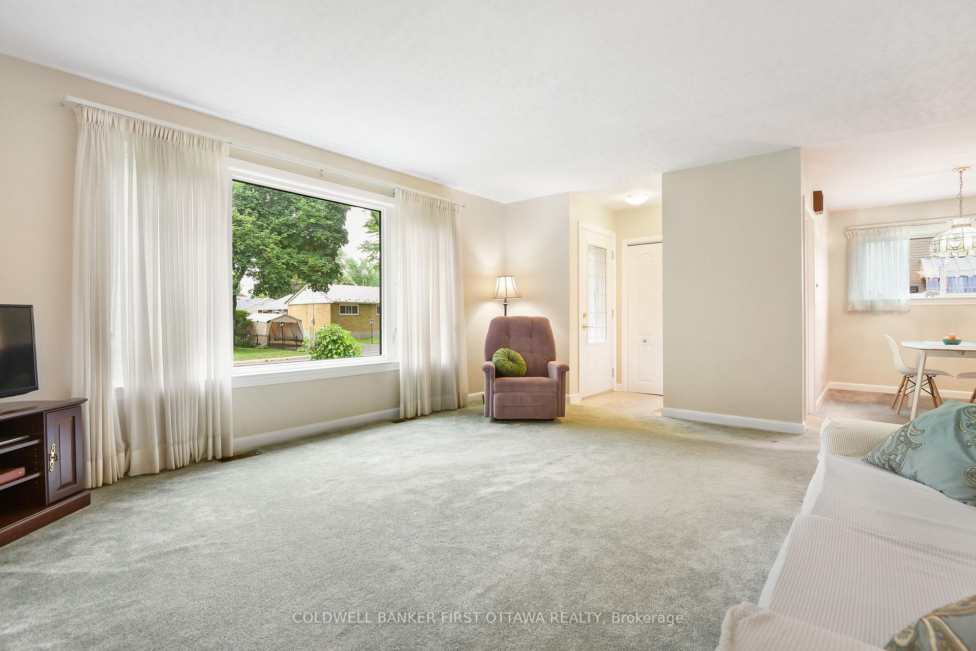 Photo 5 of 2366 Drury Lane, Ottawa, Parkway Park — HOMEH