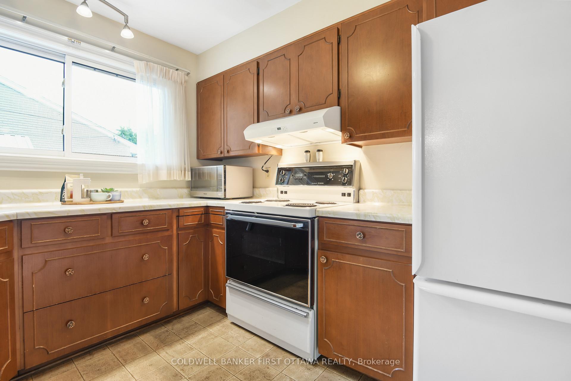 Photo 15 of 2366 Drury Lane, Ottawa, Parkway Park — HOMEH
