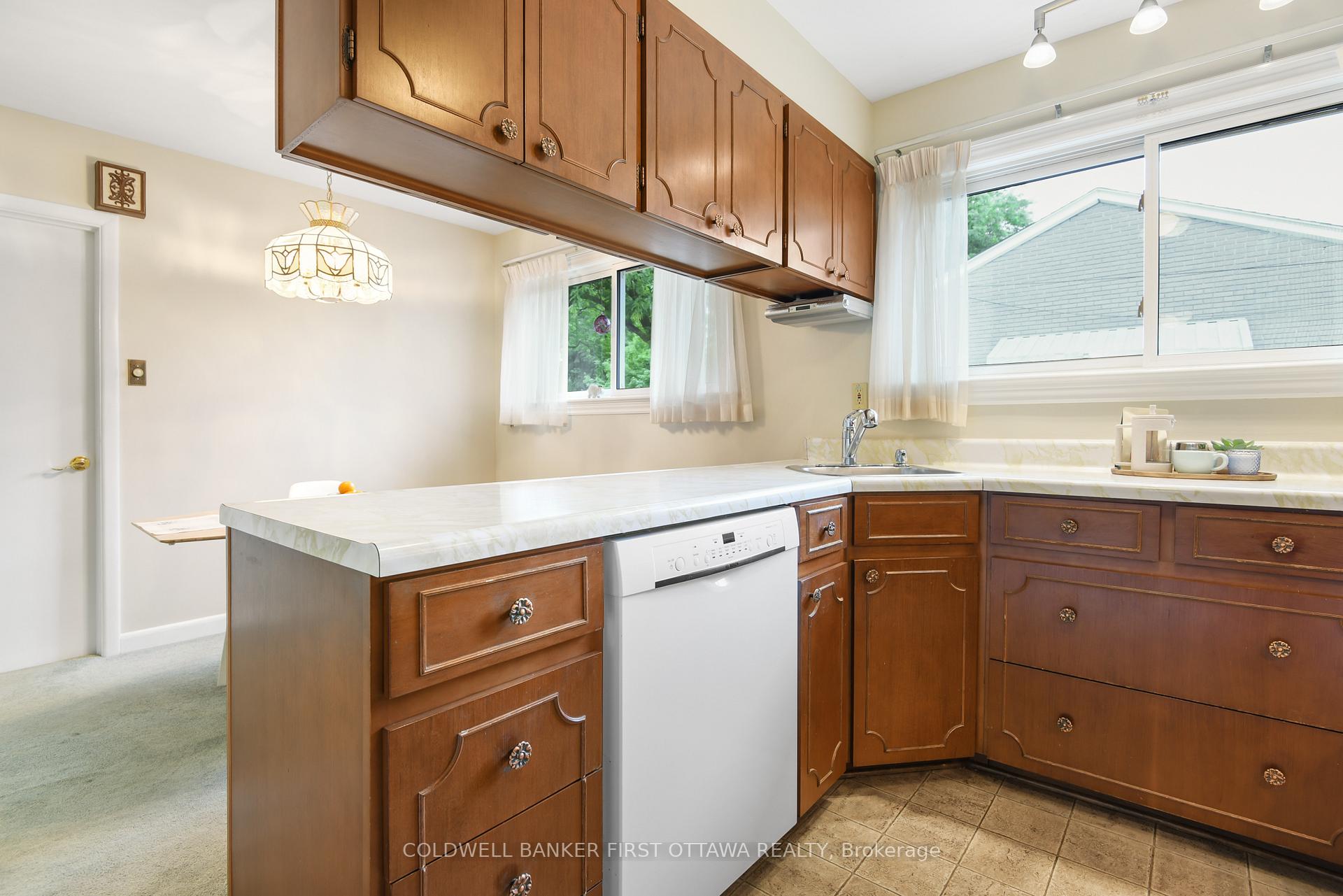 Photo 16 of 2366 Drury Lane, Ottawa, Parkway Park — HOMEH