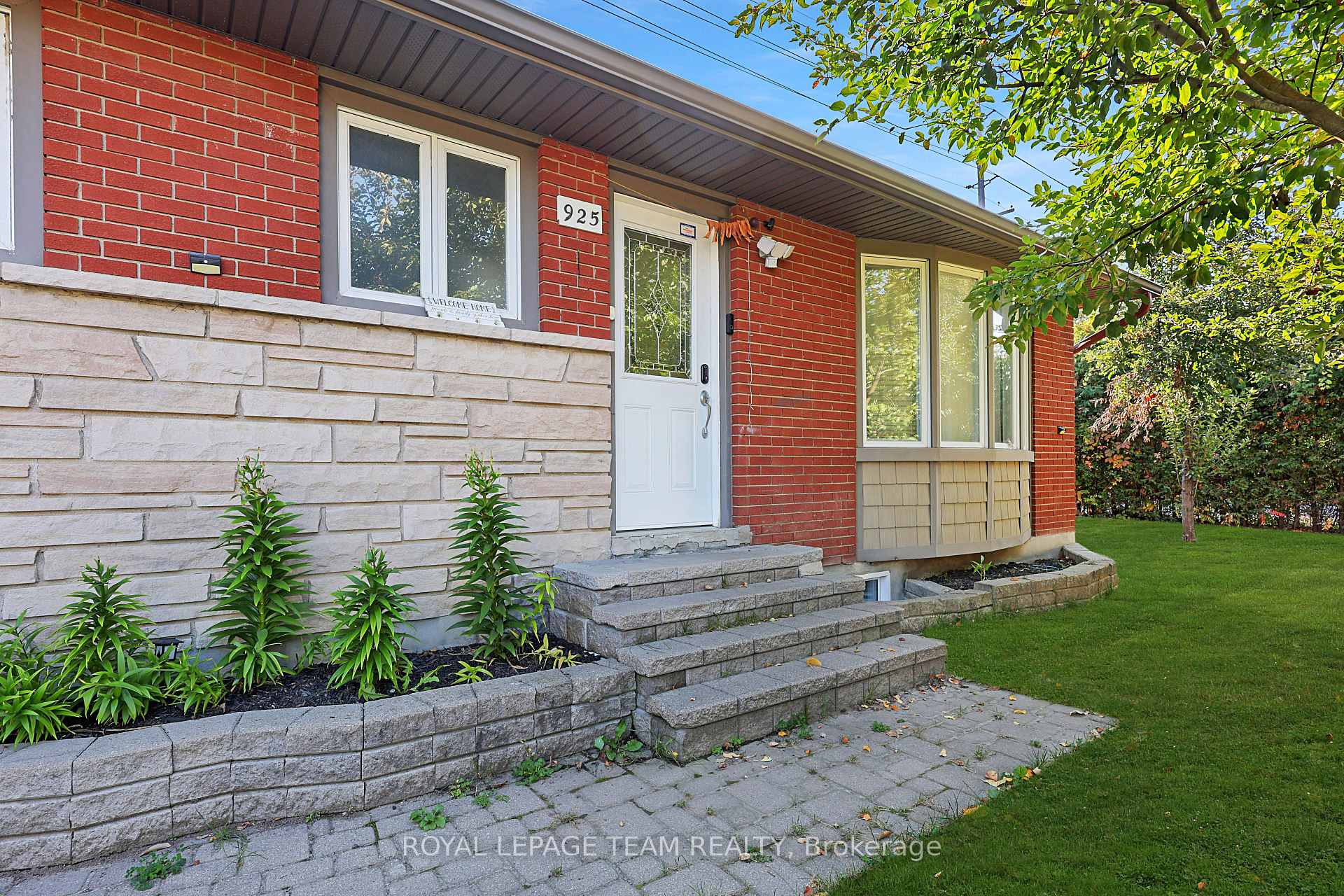Front of Unit Upper Unit, 925 Moorvale Street