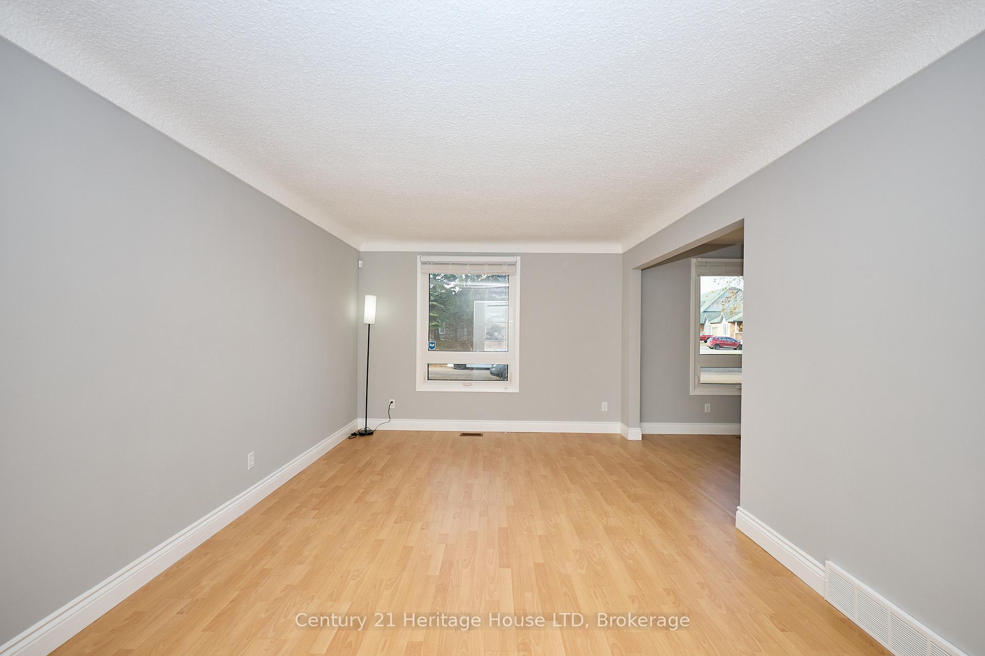 Photo 3 of 3810 Orlando Drive, Niagara Falls, Church's Lane — HOMEH
