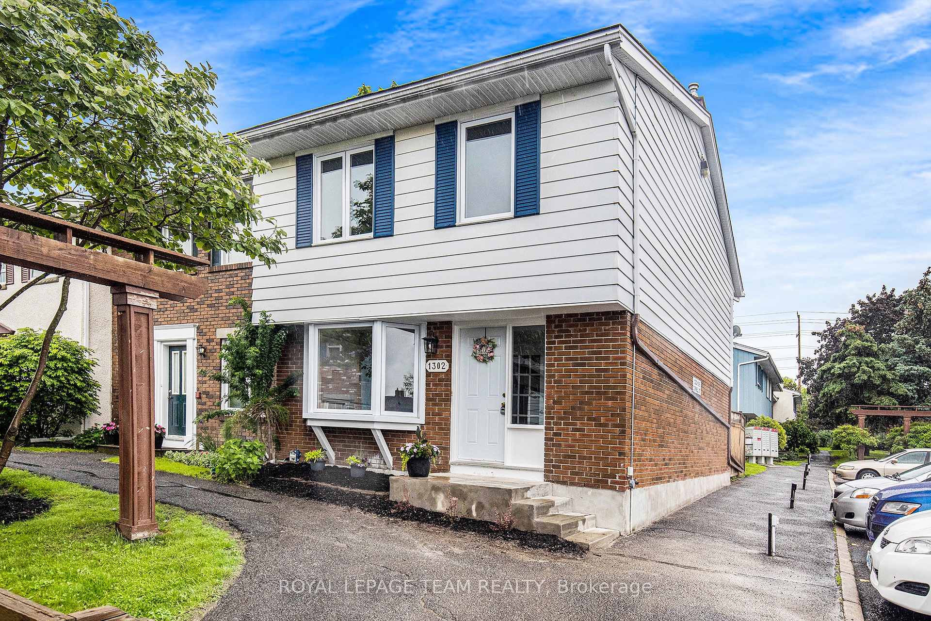 Photo 2 of 1302 Cornell Street, Ottawa, Redwood Park — HOMEH