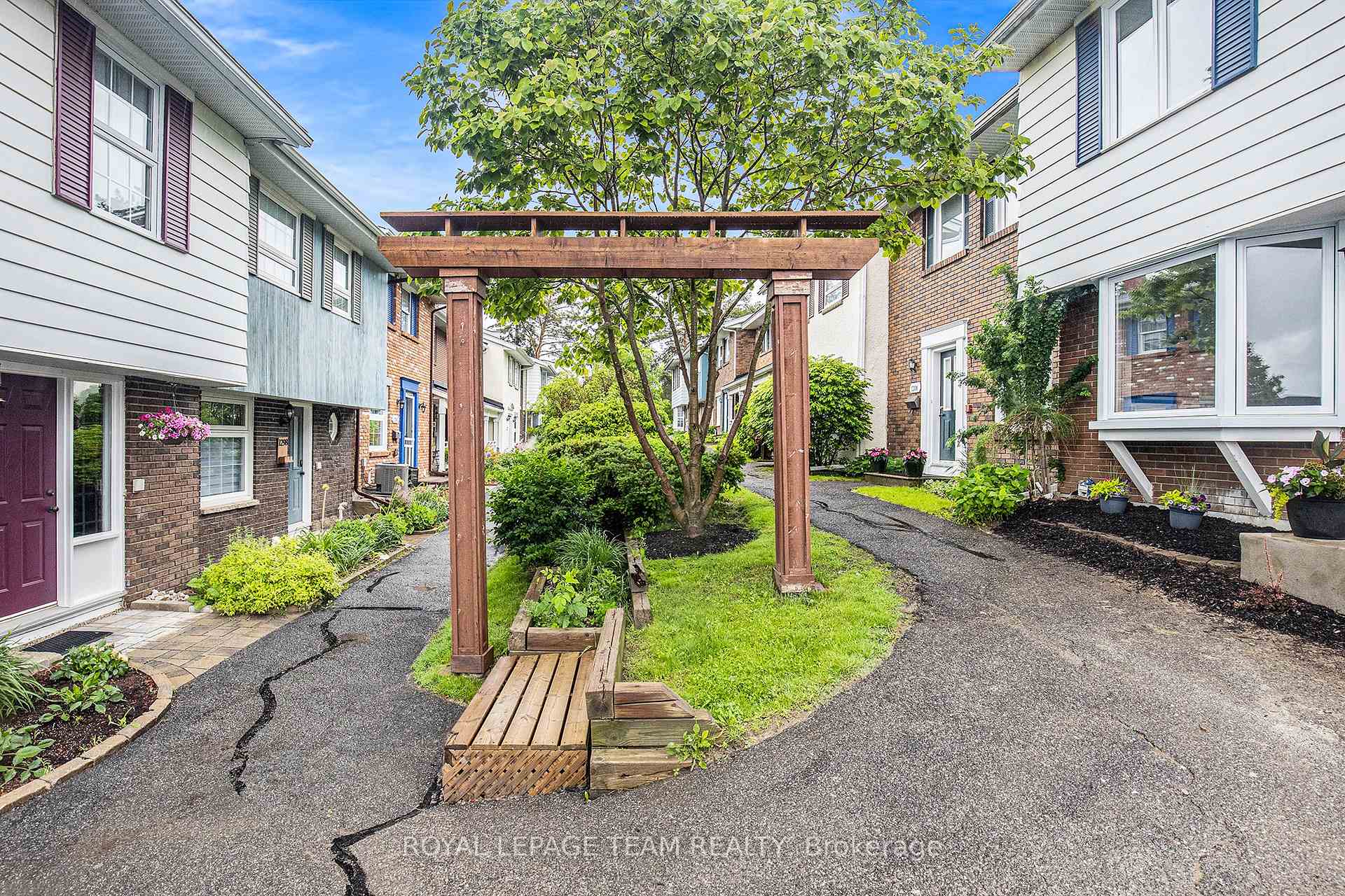 Photo 3 of 1302 Cornell Street, Ottawa, Redwood Park — HOMEH