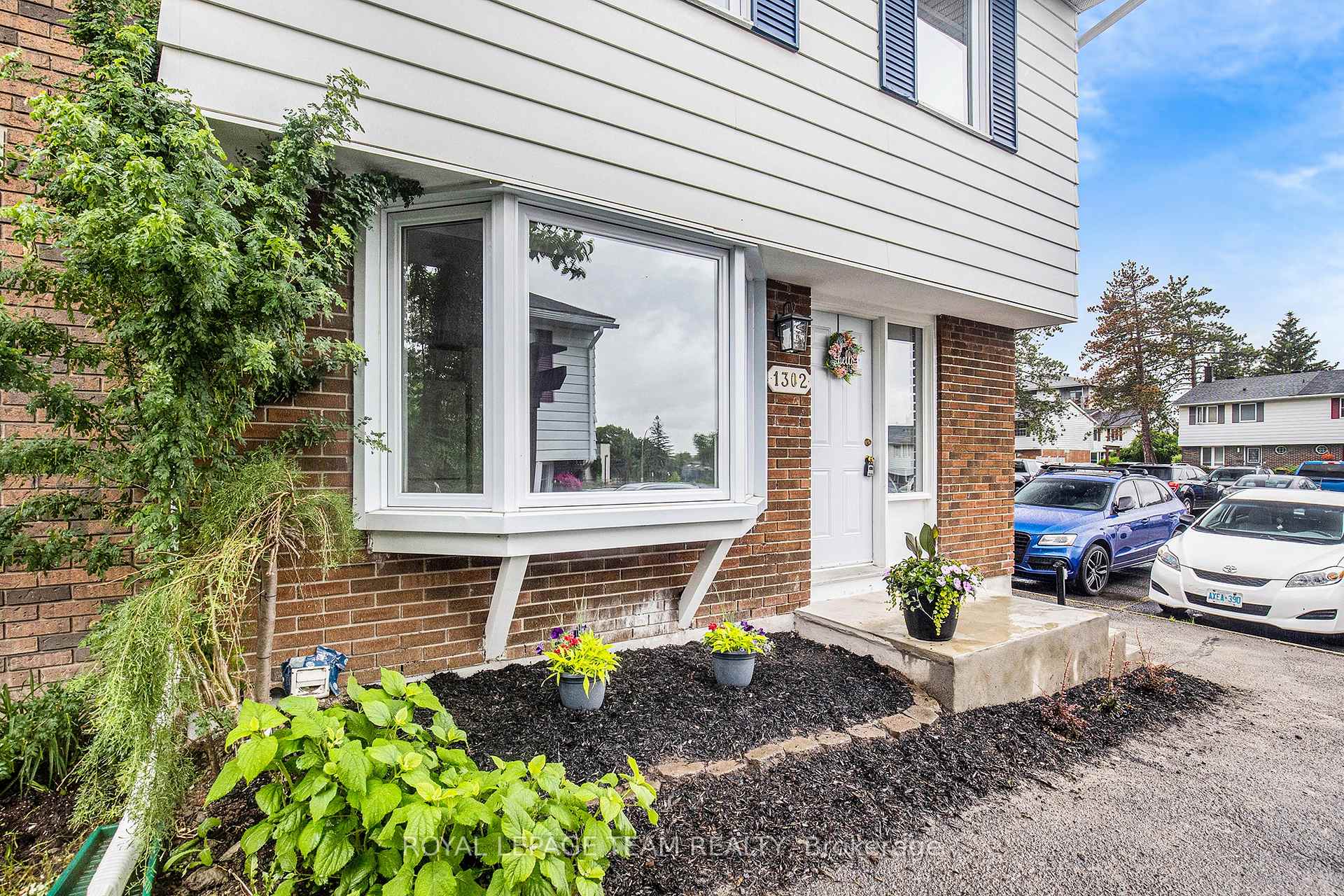 Photo 4 of 1302 Cornell Street, Ottawa, Redwood Park — HOMEH