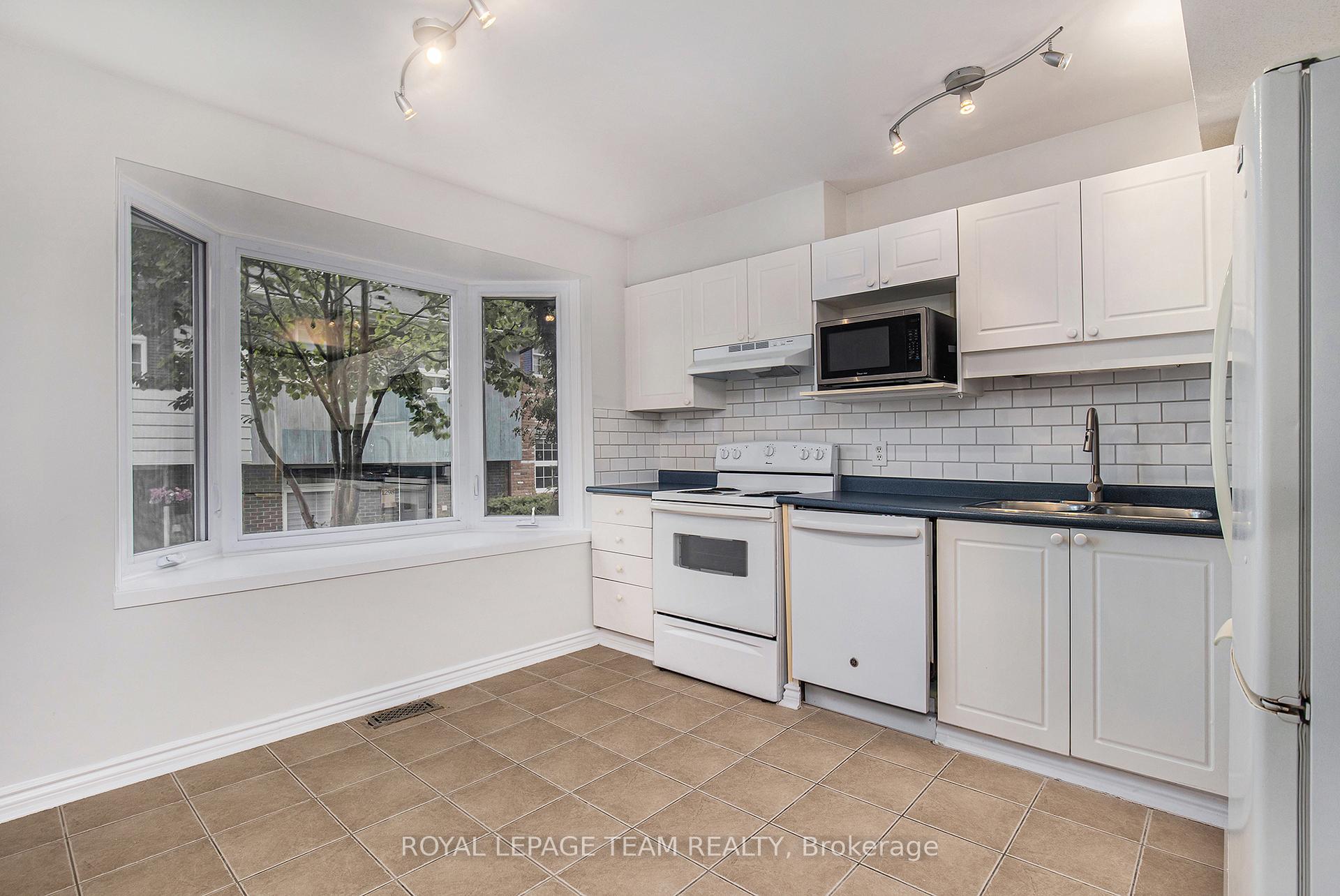 Photo 11 of 1302 Cornell Street, Ottawa, Redwood Park — HOMEH