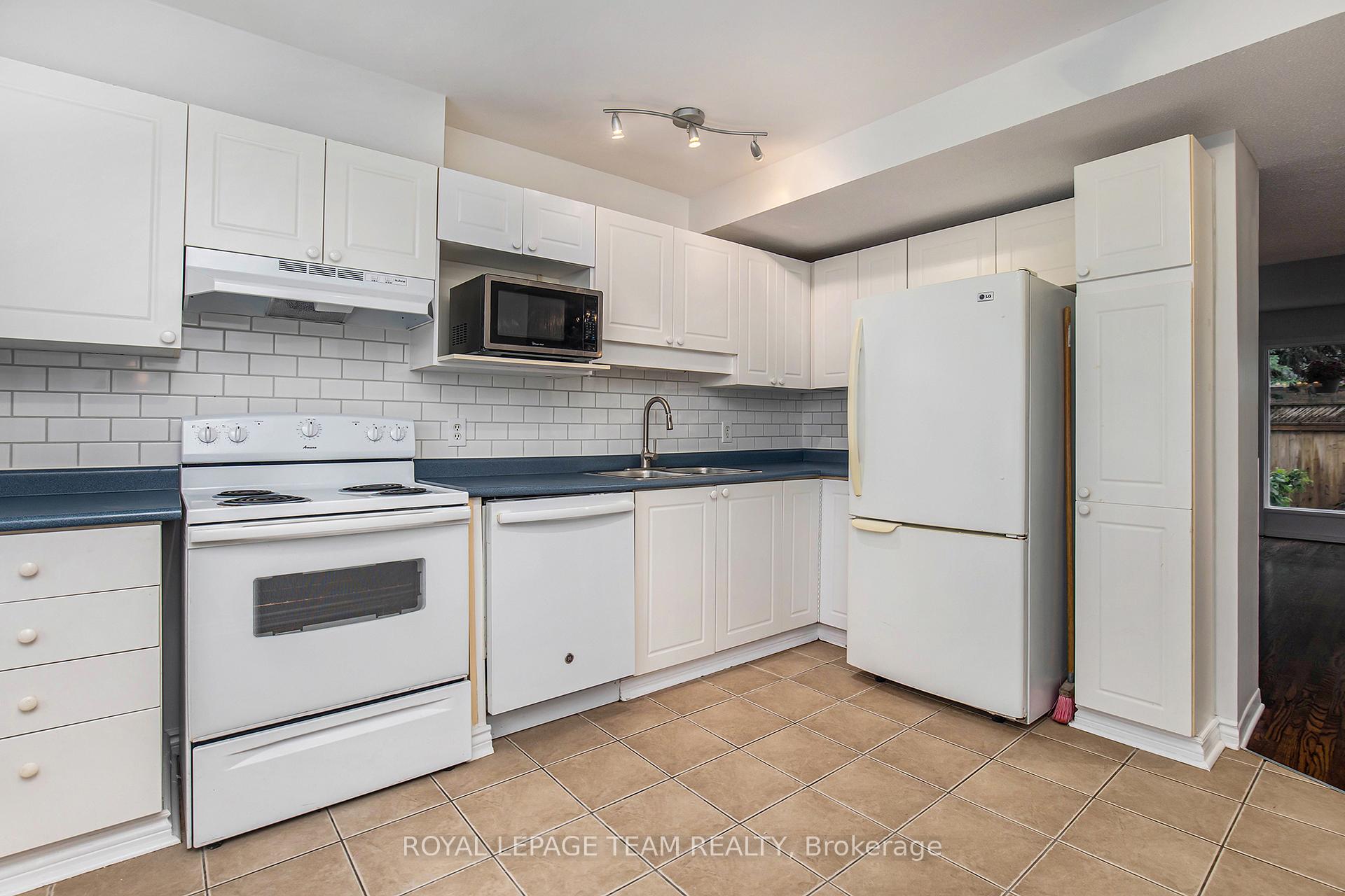Photo 12 of 1302 Cornell Street, Ottawa, Redwood Park — HOMEH