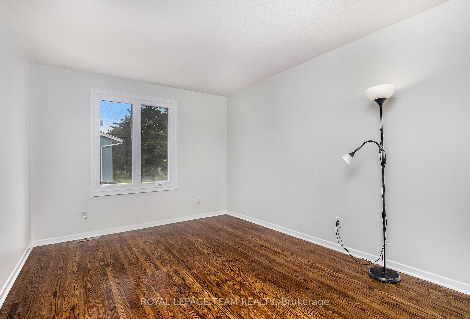 Photo 14 of 1302 Cornell Street, Ottawa, Redwood Park — HOMEH