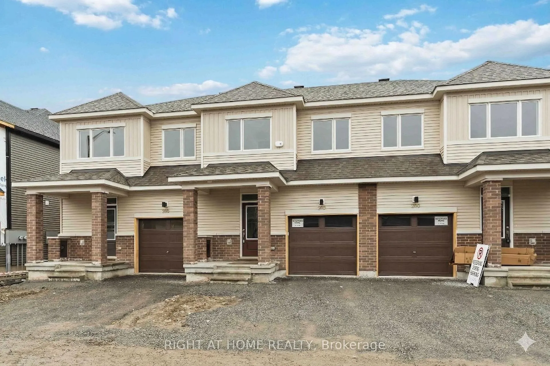 Photo 1 of 290 Les Emmerson Drive, Ottawa, Barrhaven - Heritage Park — HOMEH
