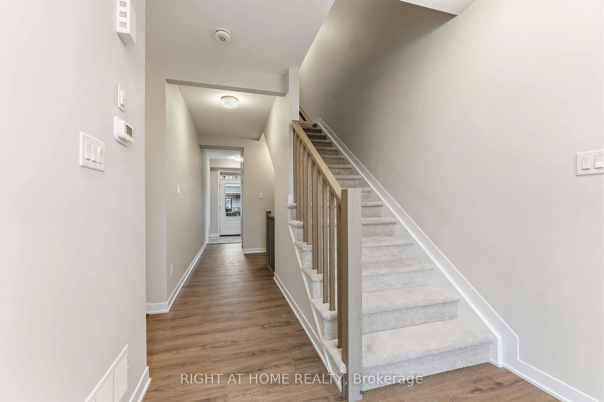 Photo 13 of 290 Les Emmerson Drive, Ottawa, Barrhaven - Heritage Park — HOMEH