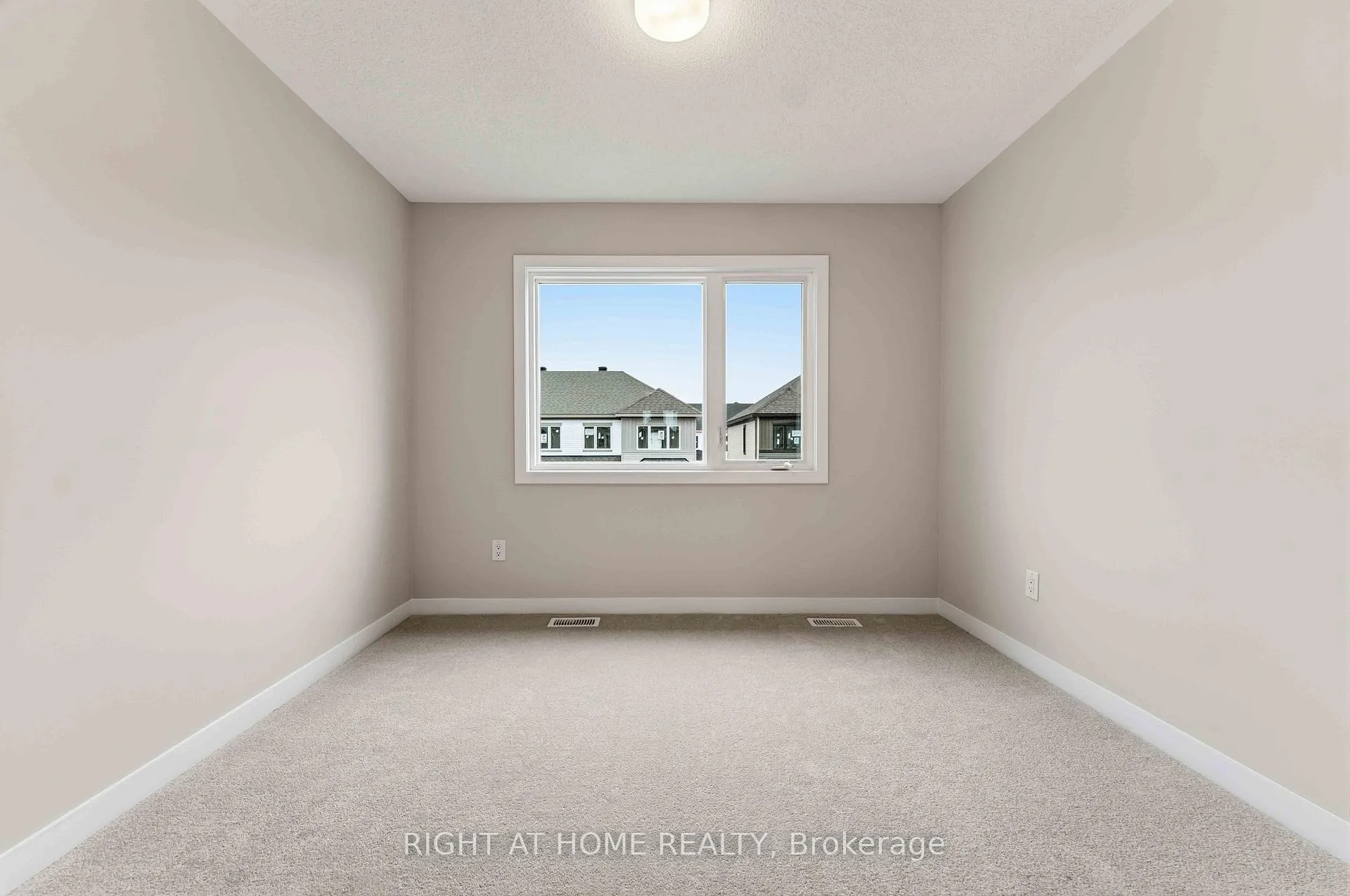 Photo 14 of 290 Les Emmerson Drive, Ottawa, Barrhaven - Heritage Park — HOMEH