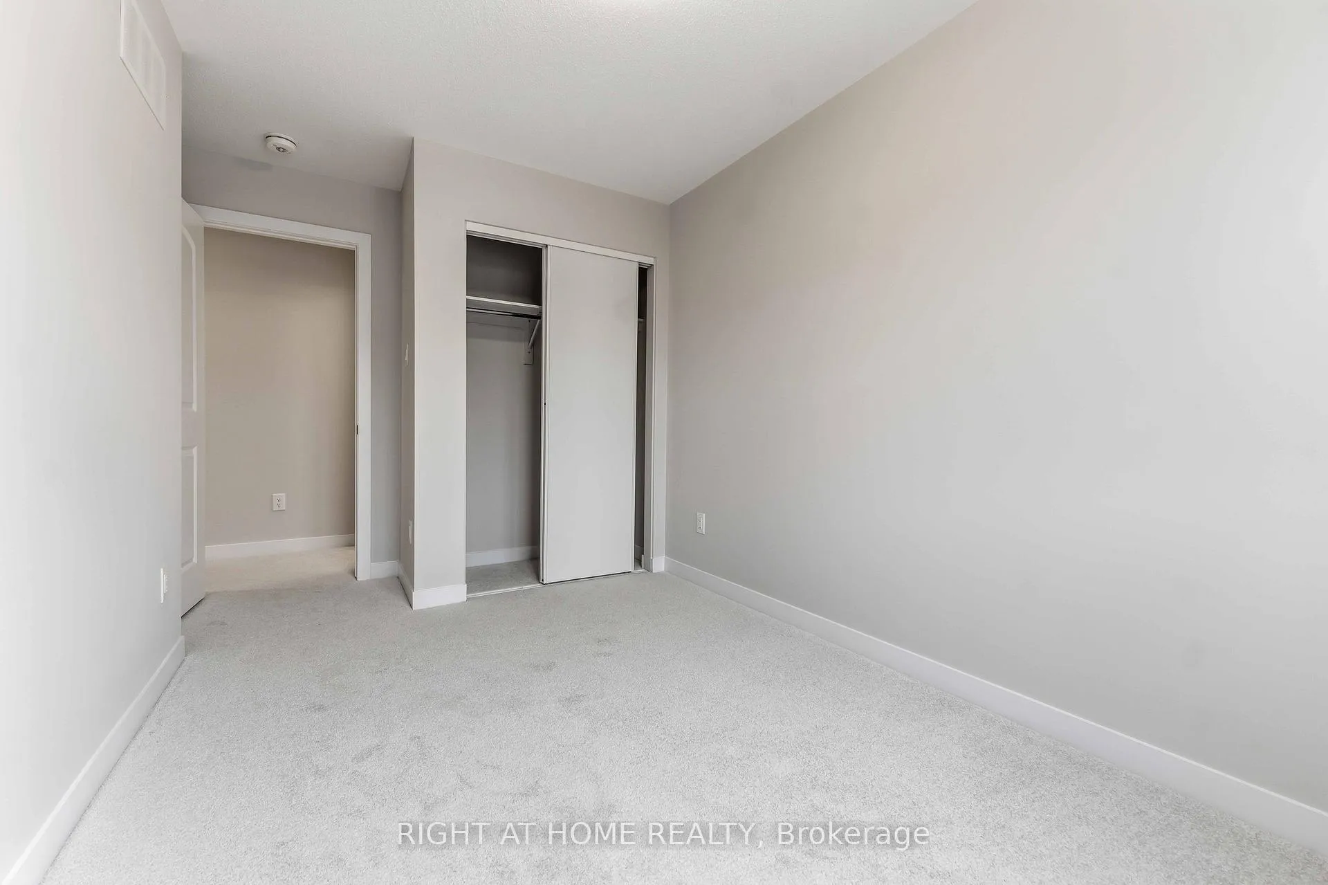 Photo 16 of 290 Les Emmerson Drive, Ottawa, Barrhaven - Heritage Park — HOMEH