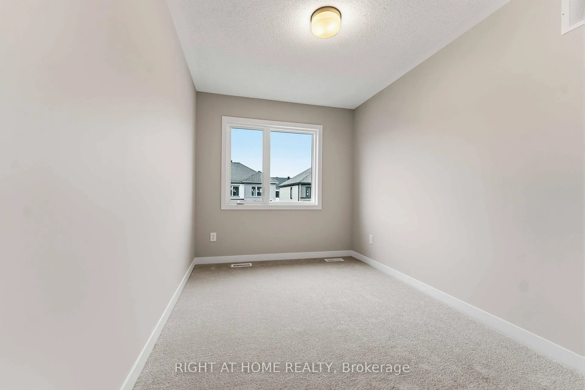 Photo 17 of 290 Les Emmerson Drive, Ottawa, Barrhaven - Heritage Park — HOMEH