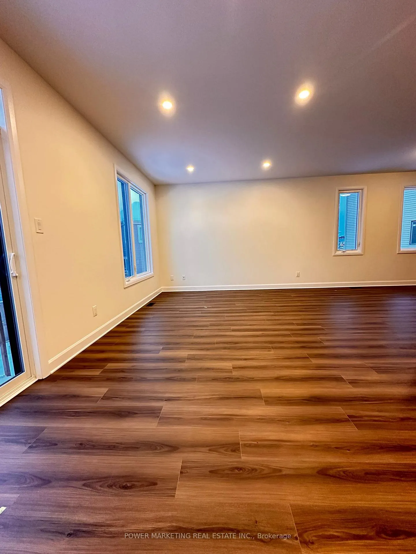 Photo 7 of 1028 Ventus Way, Ottawa, Chapel Hill South - Orleans Village — HOMEH