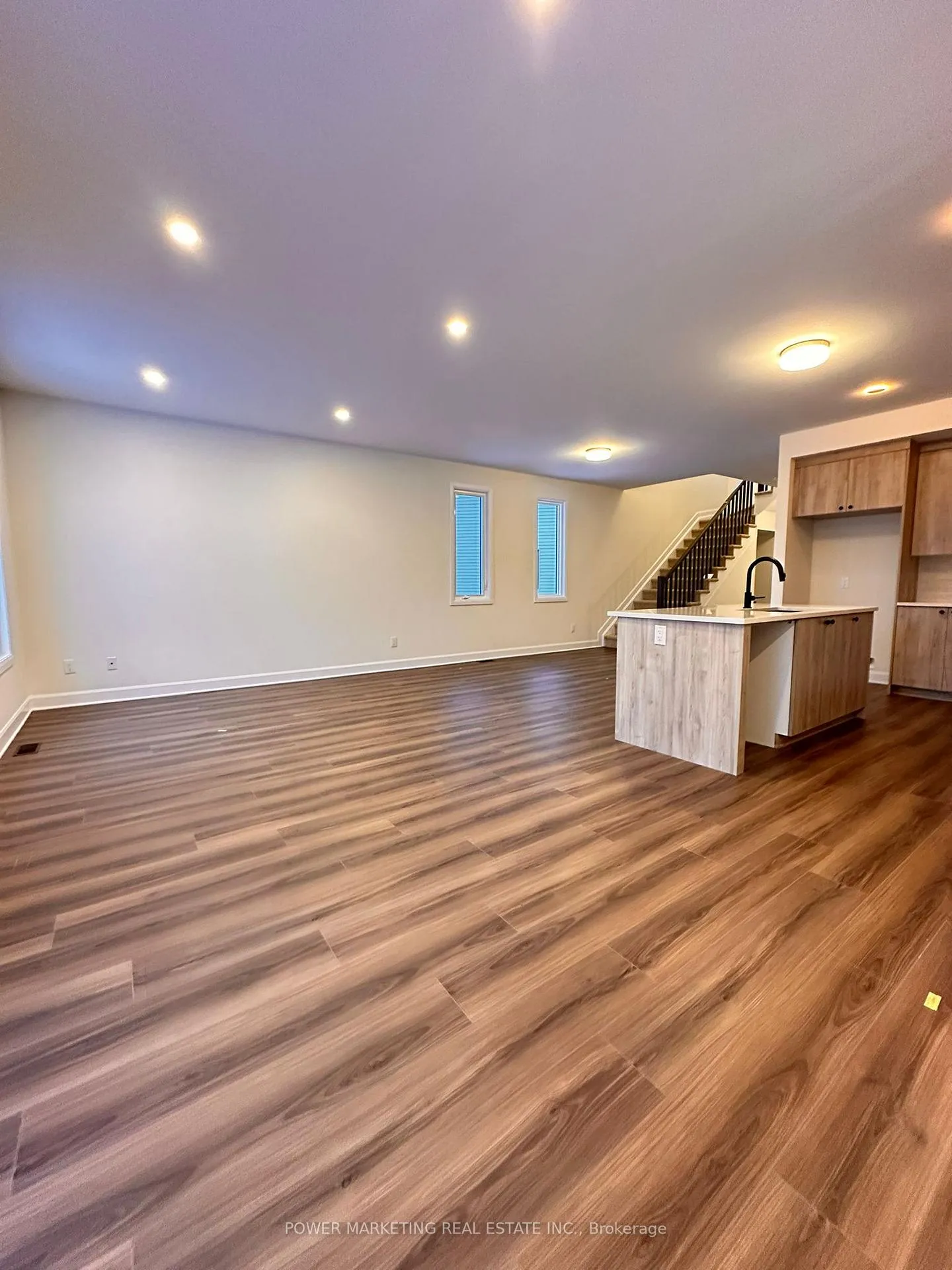 Photo 8 of 1028 Ventus Way, Ottawa, Chapel Hill South - Orleans Village — HOMEH