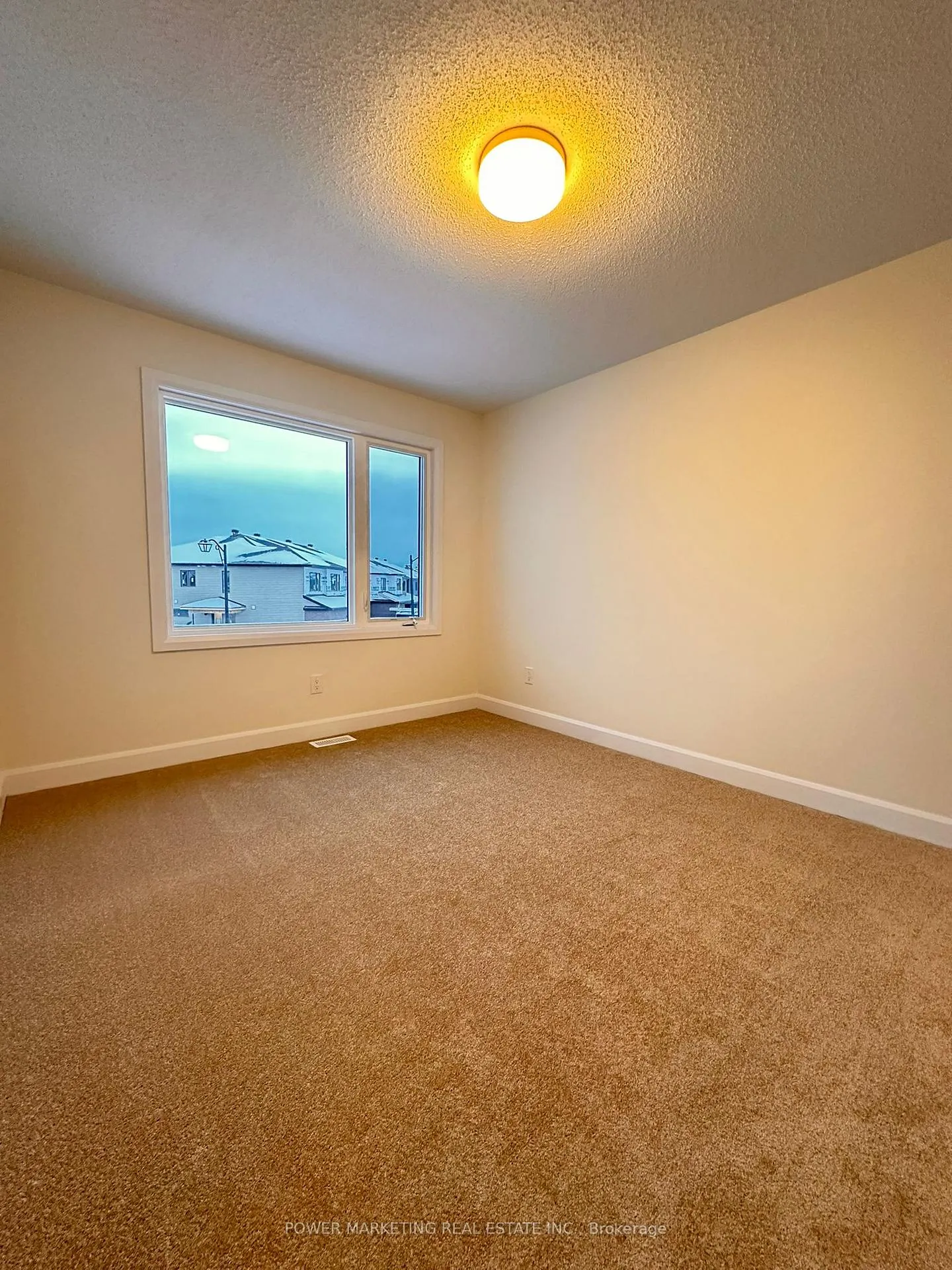 Photo 15 of 1028 Ventus Way, Ottawa, Chapel Hill South - Orleans Village — HOMEH