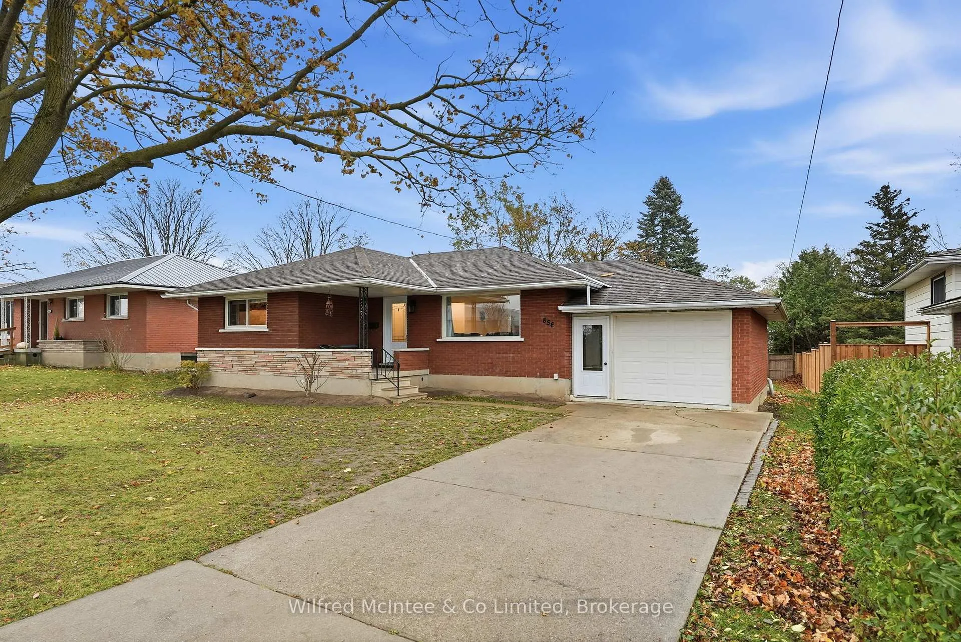 Front of 856 York Avenue N