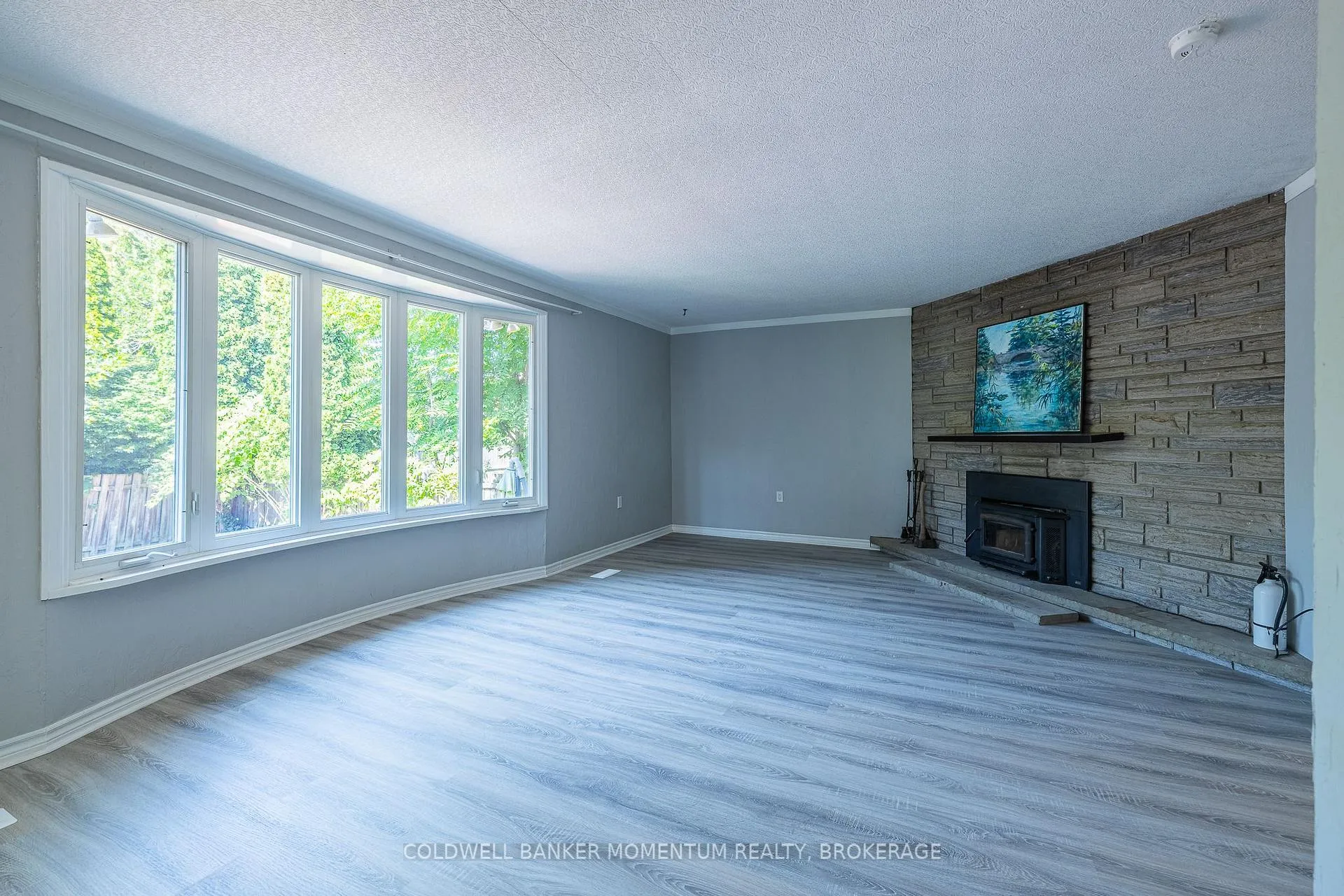 Photo 16 of 6389 Locus Avenue, Niagara Falls, Dorchester — HOMEH