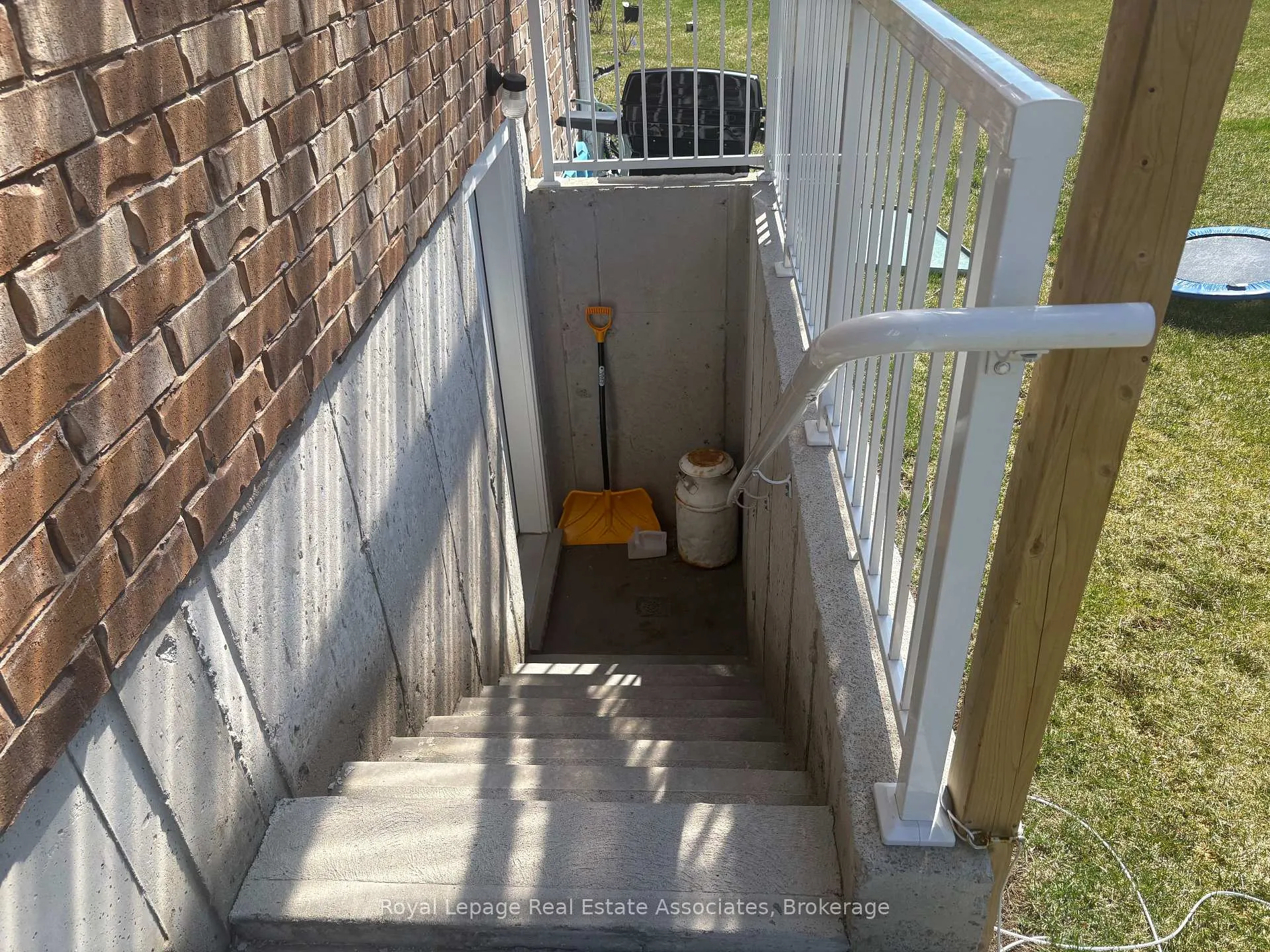 Photo 2 of Unit Basement, 135 Monarch Street, Welland, Coyle Creek — HOMEH