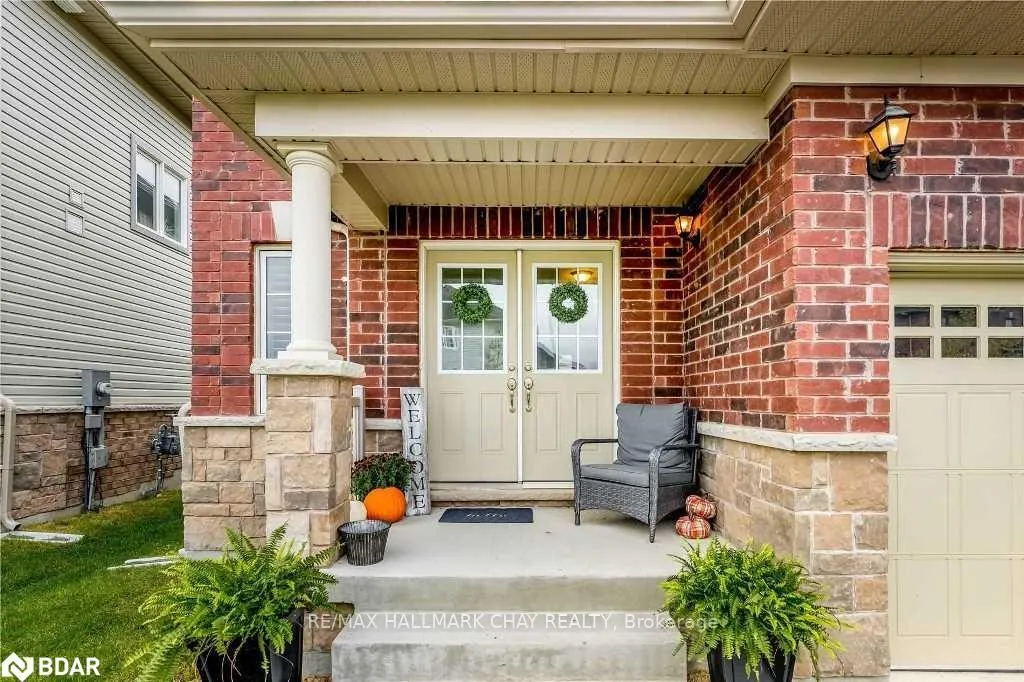 Photo 2 of 214 Isabella Drive, Orillia — HOMEH