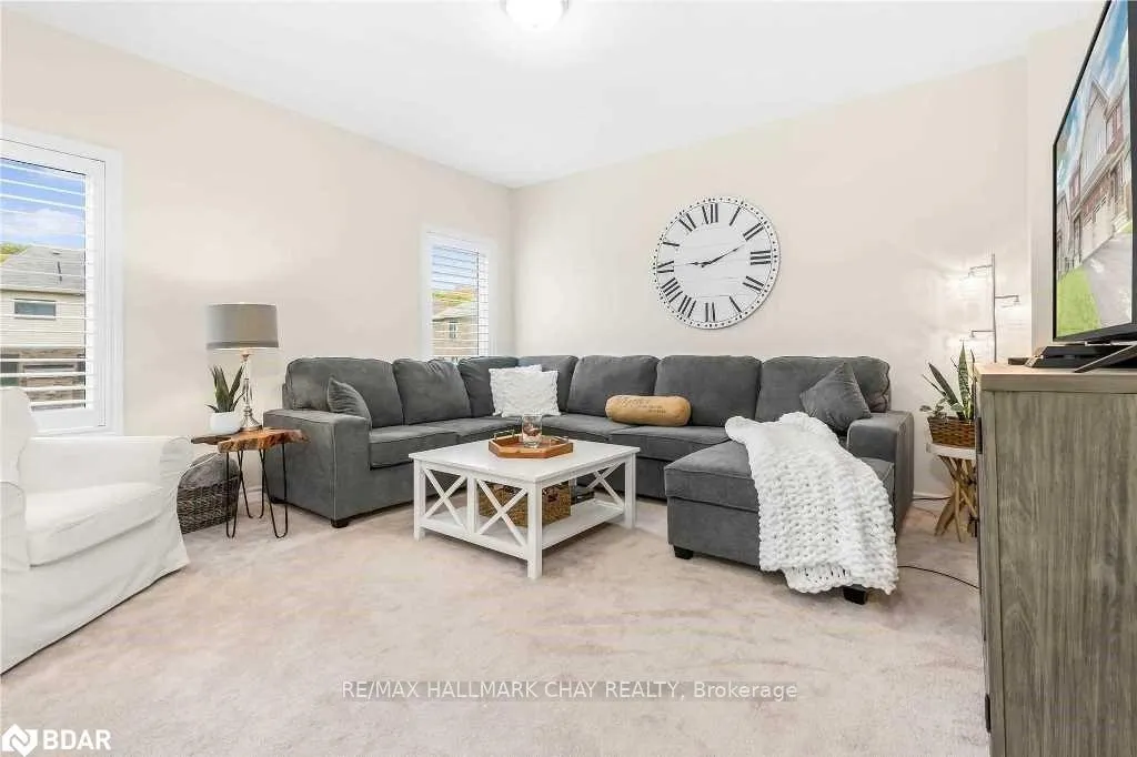 Photo 4 of 214 Isabella Drive, Orillia — HOMEH