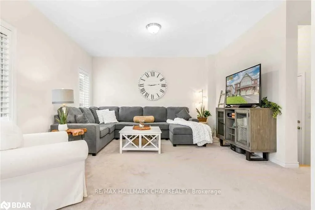 Photo 5 of 214 Isabella Drive, Orillia — HOMEH