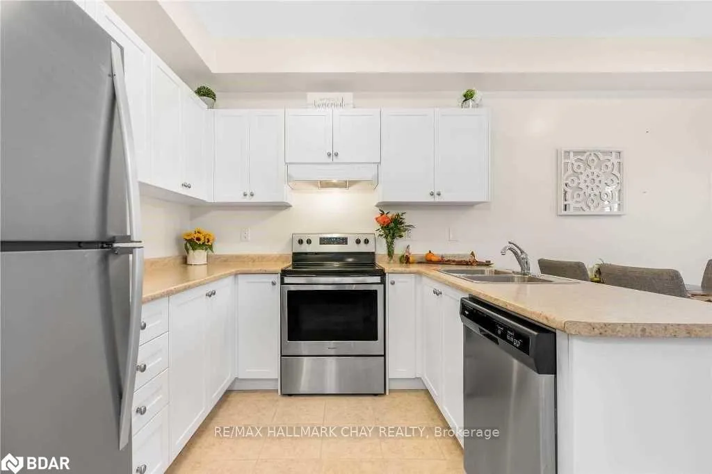 Photo 7 of 214 Isabella Drive, Orillia — HOMEH