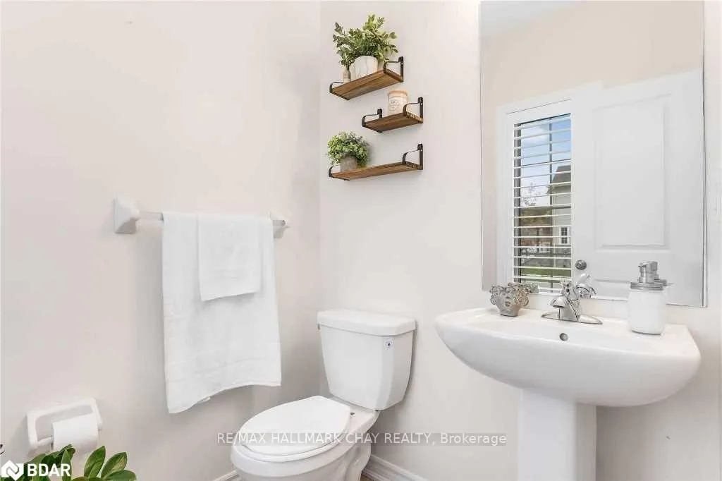 Photo 9 of 214 Isabella Drive, Orillia — HOMEH