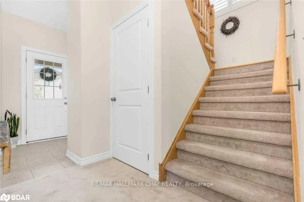 Photo 10 of 214 Isabella Drive, Orillia — HOMEH