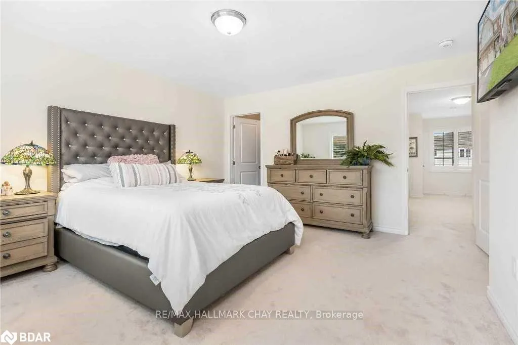 Photo 11 of 214 Isabella Drive, Orillia — HOMEH