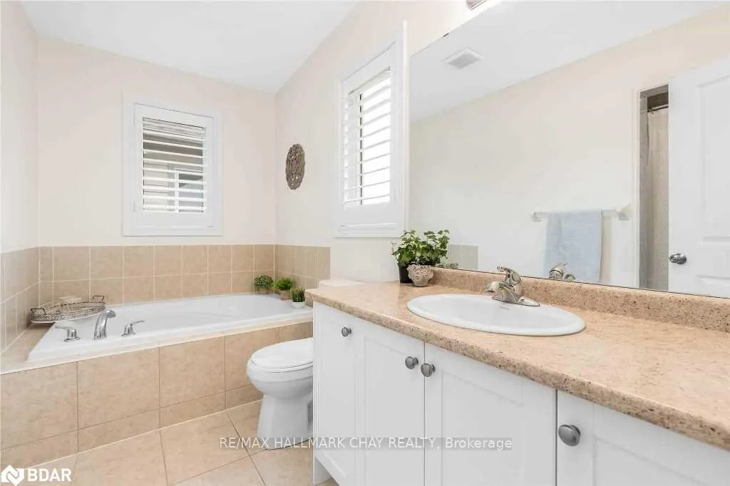 Photo 14 of 214 Isabella Drive, Orillia — HOMEH